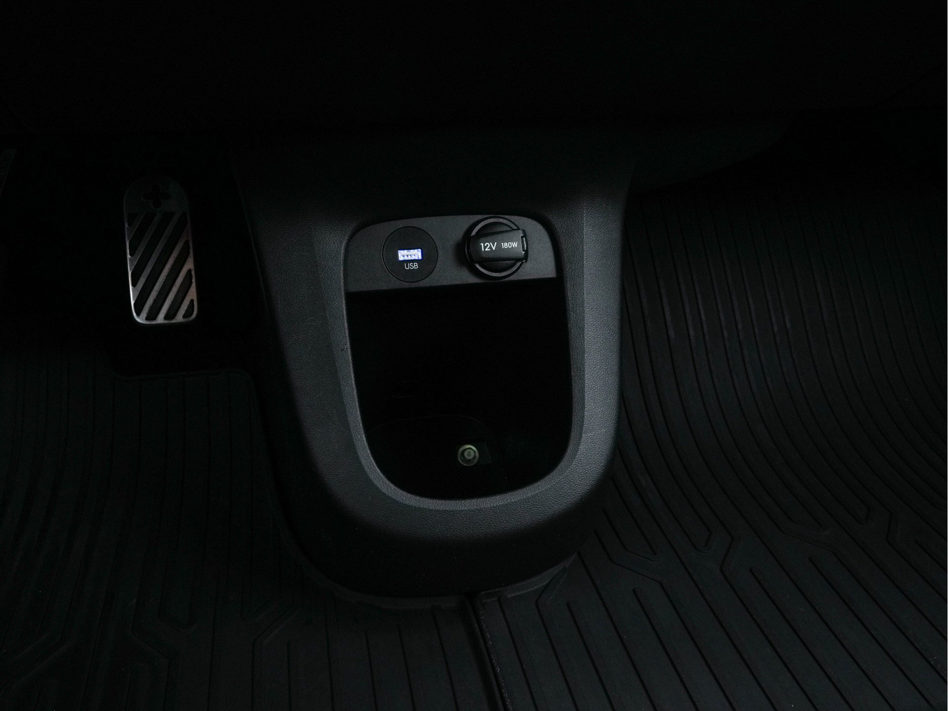 Hyundai IONIQ 5 Connect+ AWD 77.4 kWh [3-FASE]  { SOH-92% } (INCL-BTW) Aut.* HEATPUMP | LEATHER | BOSE-AUDIO | FULL-LED | DIGI-COCKPIT | AMBIENT-LIGHT | DAB | SHIFT-PADDLES | HEAD-UP | NAVI-FULLMAP | KEYLESS | CAMERA | HEATED-COMFORTSEATS | ...