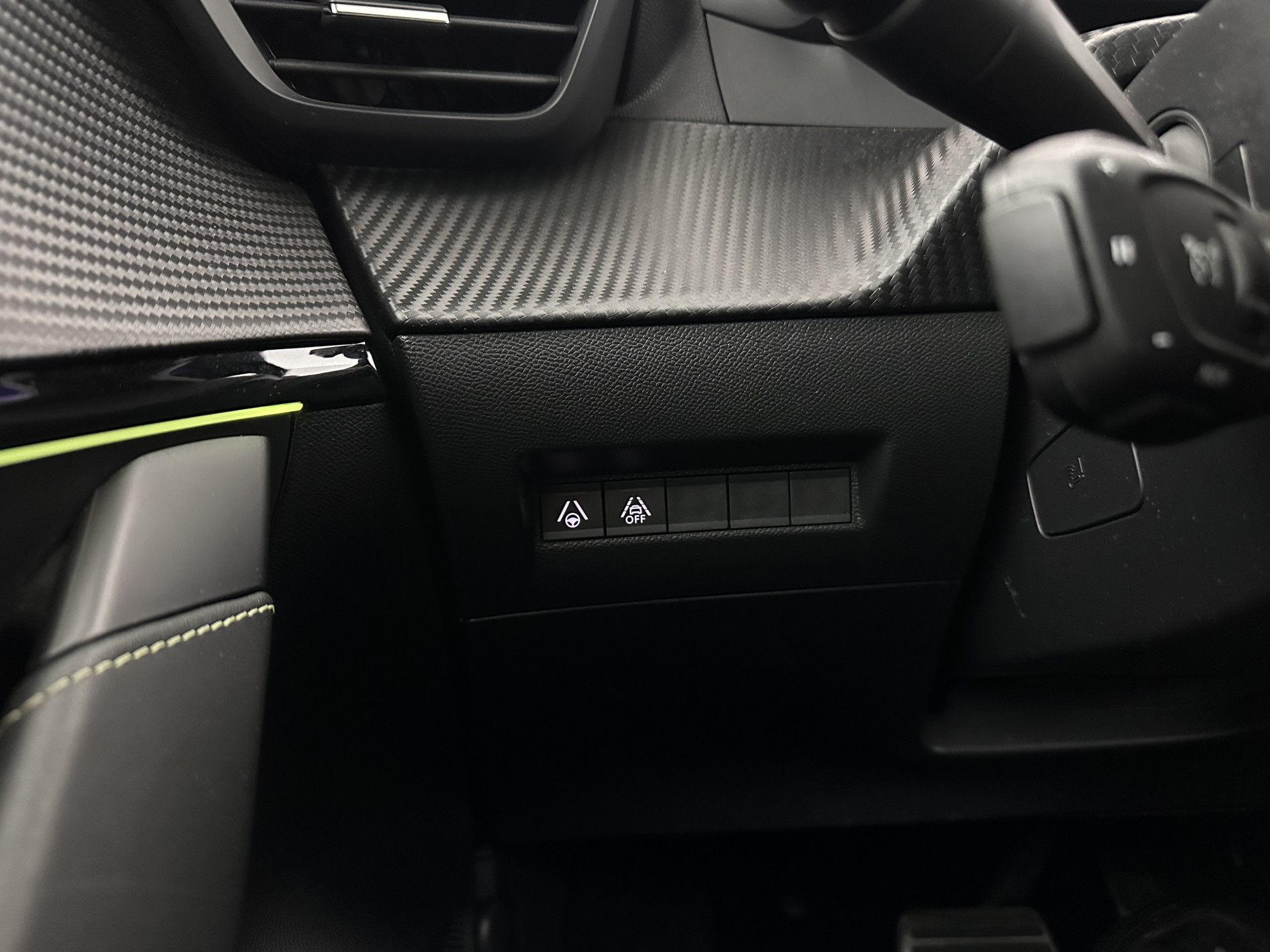 Peugeot e-208 EV GT 350 50 kWh [ 3-Fase ] {SOH-88%} (INCL-BTW) *HEATPUMP | LEATHER-ALCANTARA | FULL-LED | DIGI-COCKPIT | BLINDSPOT | CAMERA | AMBIENT-LIGHT | NAVI-FULLMAP | LANE-ASSIST | KEYLESS | DAB | PRIVACY-GLASS | HEATED-SPORTSEATS | ...