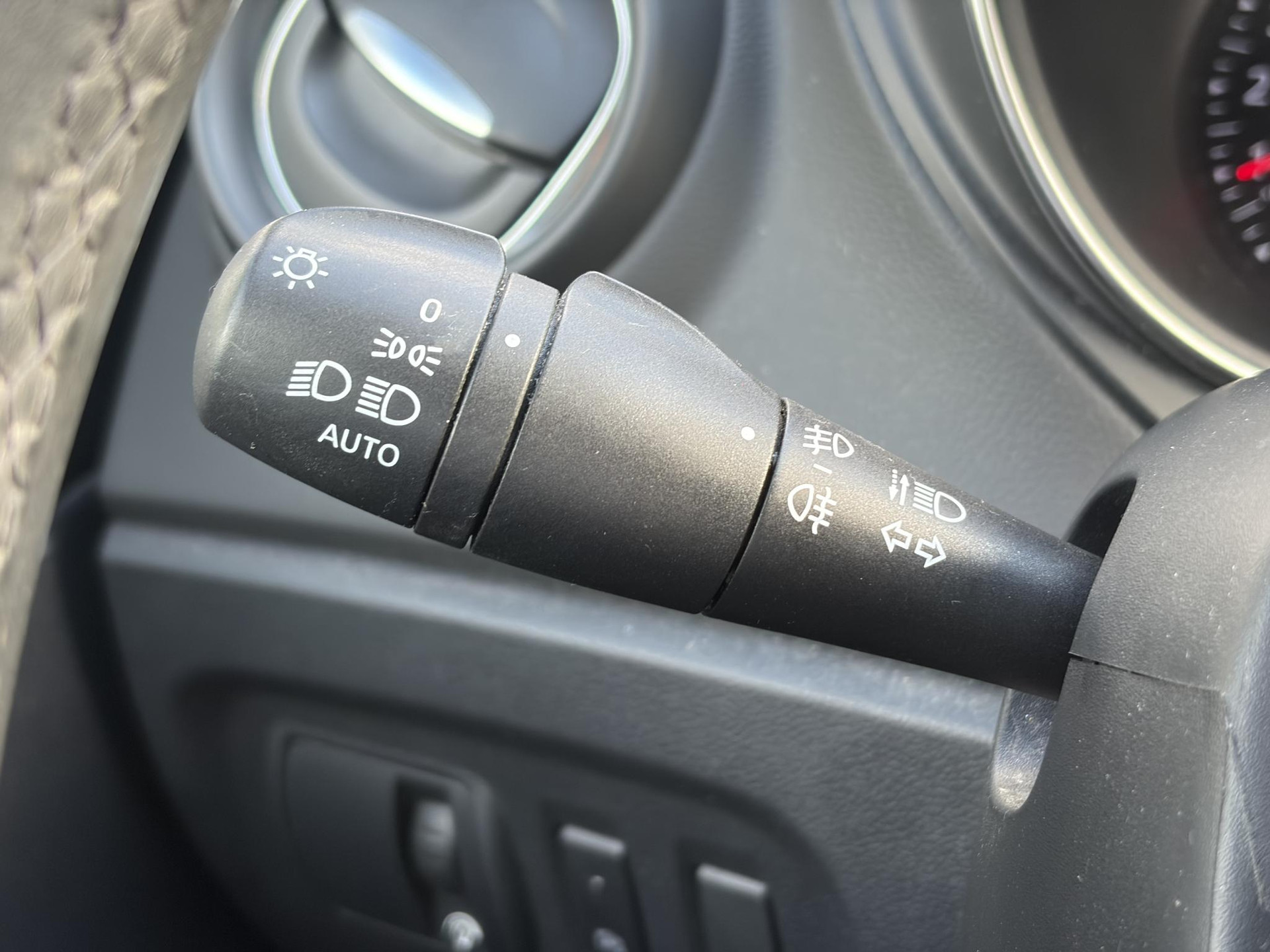 Renault Captur 0.9 TCe Intens ✓1e Eigenaar✓Camera ✓Keyless✓Airco✓Cruise✓Dealer Onderhouden✓LED koplampen✓Dodehoeksensor✓17'' Lm velgen✓Pdc V+A✓N.A.P✓Bj 12-2017✓Apk tot 01-2027
