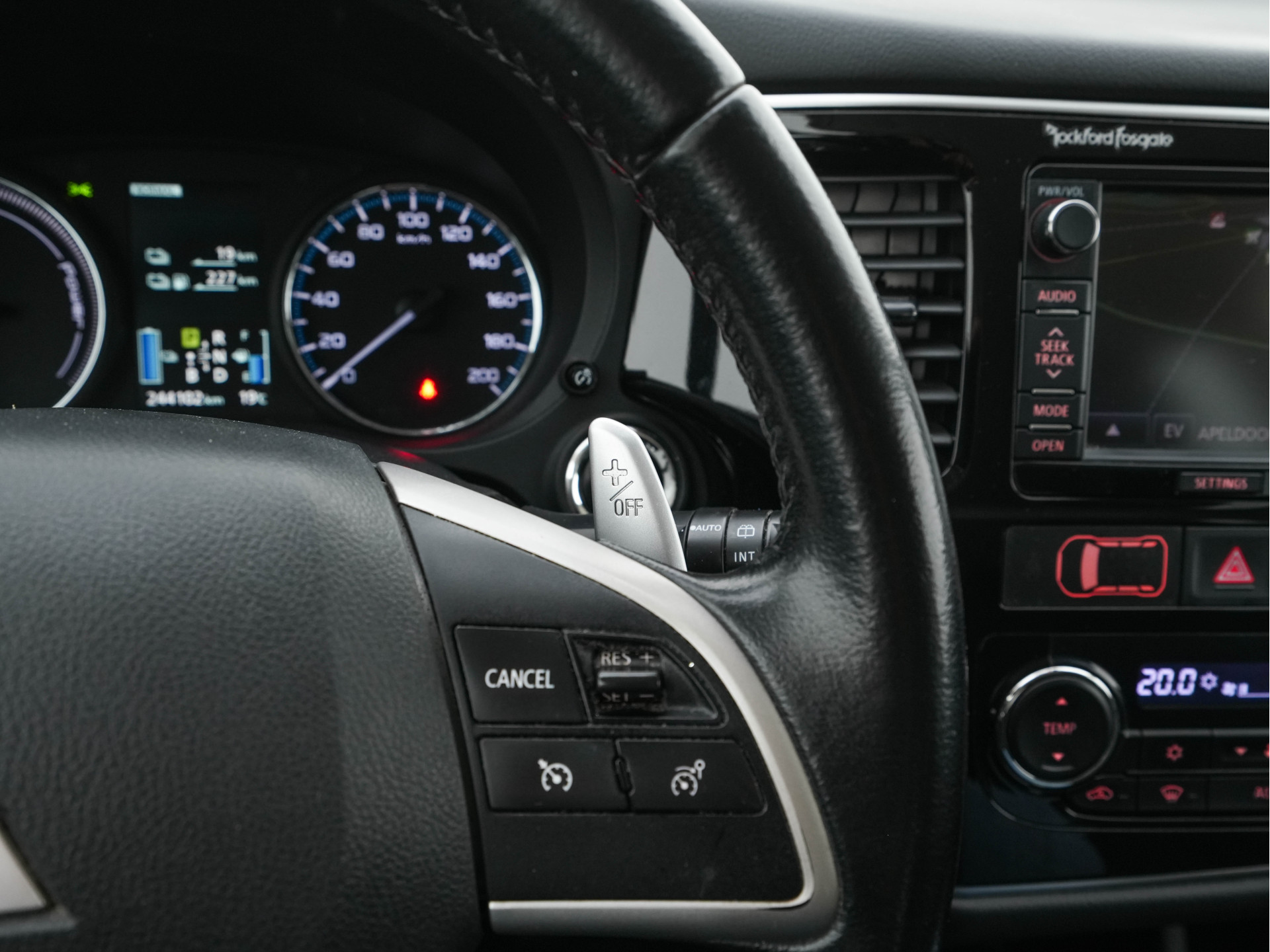 Mitsubishi Outlander 2.0 PHEV Executive Edition AWD Aut. *LEATHER-FABRIC | XENON | NAVI-FULLMAP | CAMERA | KEYLESS | DAB+ | ROCKFORD-AUDIO | COMFORT-SEATS | PRIVACY-GLASS | SHIFT-PADDLES |  18''ALU*