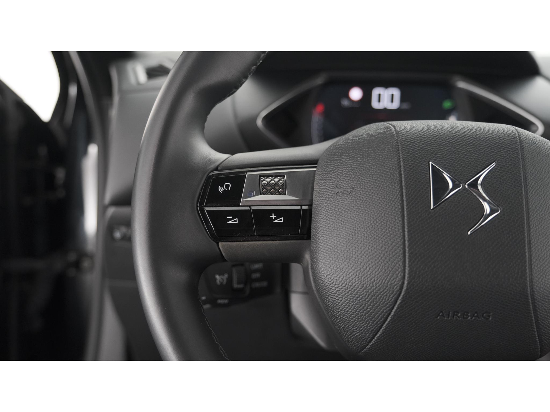 DS 3 Crossback PureTech 100 Montmartre | Parkeersensoren | Apple Carplay | Allseason Banden | Navigatie | Climate Control