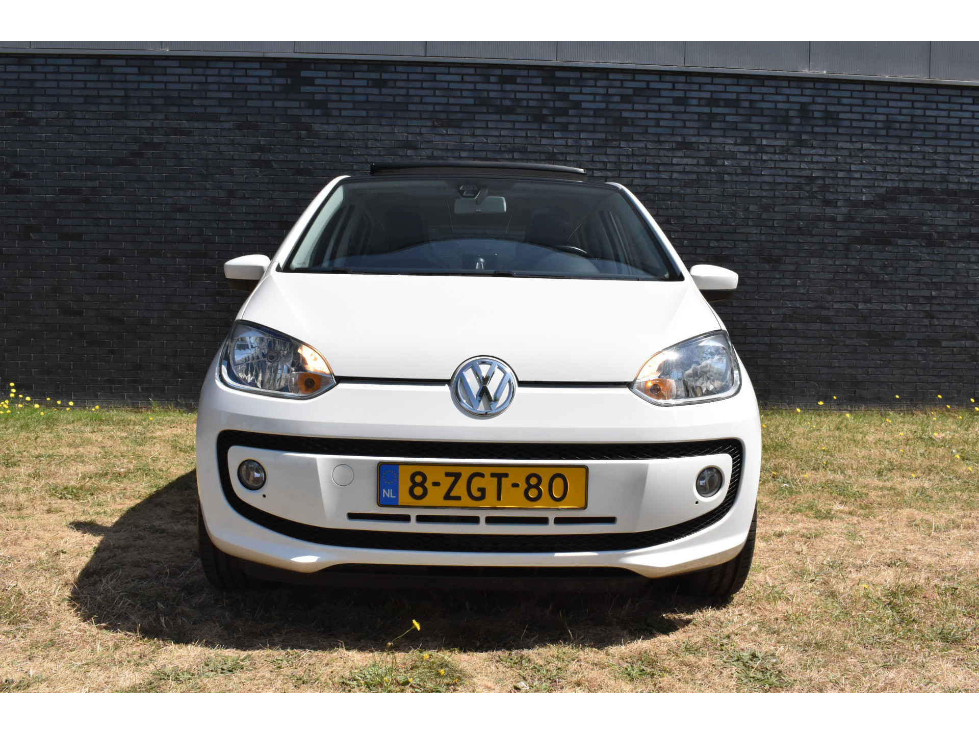 Volkswagen Up! 1.0 high up! BlueMotion Panodak Navigatie Pdc Lage km-stand
