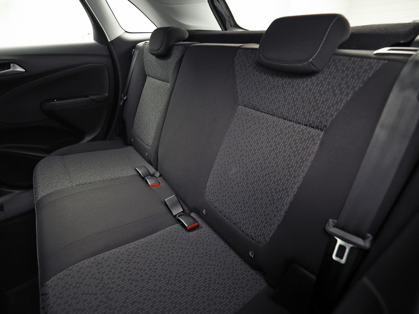 Opel Crossland X 1.2 Sport (APPLE CARPLAY, GROOT NAVI, LM VELGEN, CRUISE, SPORTSTOELEN, PARKEERSENSOREN, NIEUWE APK, NIEUWSTAAT)