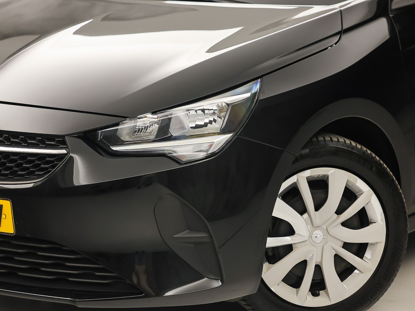 Opel Corsa 1.2 Sport (APPLE CARPLAY, LEDER STUURWIEL, SPORTSTOELEN, ELEK PAKKET, LANE ASSIST, NIEUWSTAAT)