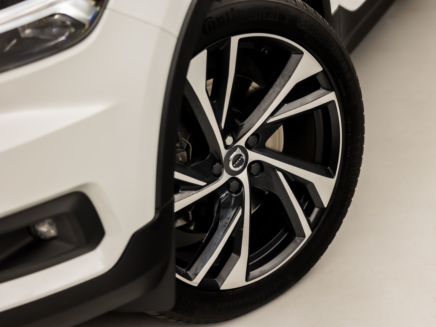 Volvo XC40 1.5 T5 Recharge Inscription Sport 252Pk Automaat (PANORAMADAK, APPLE CARPLAY, MEMORY SEAT, LEDER, 360 CAMERA, SPORTSTOELEN, STUUR/STOELVERWARMING, GETINT GLAS, ELEK ACHTERKLEP, NIEUWE APK, NIEUWSTAAT)