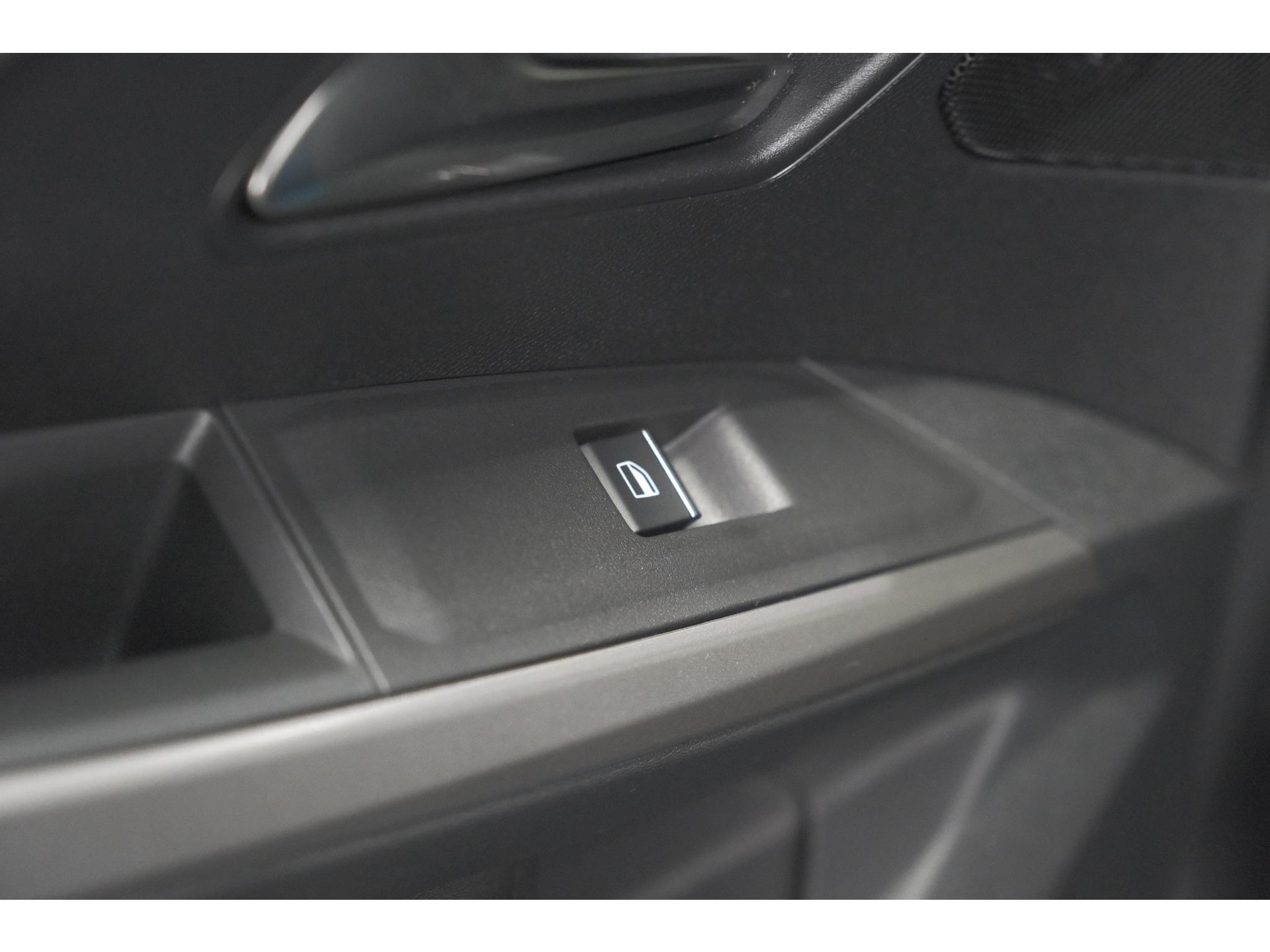 Peugeot 3008 1.2 Hybrid 136 GT | Panoramdak | 360 Camera | Stoelverwarming | Elektrische Kofferklep | Allseason Banden