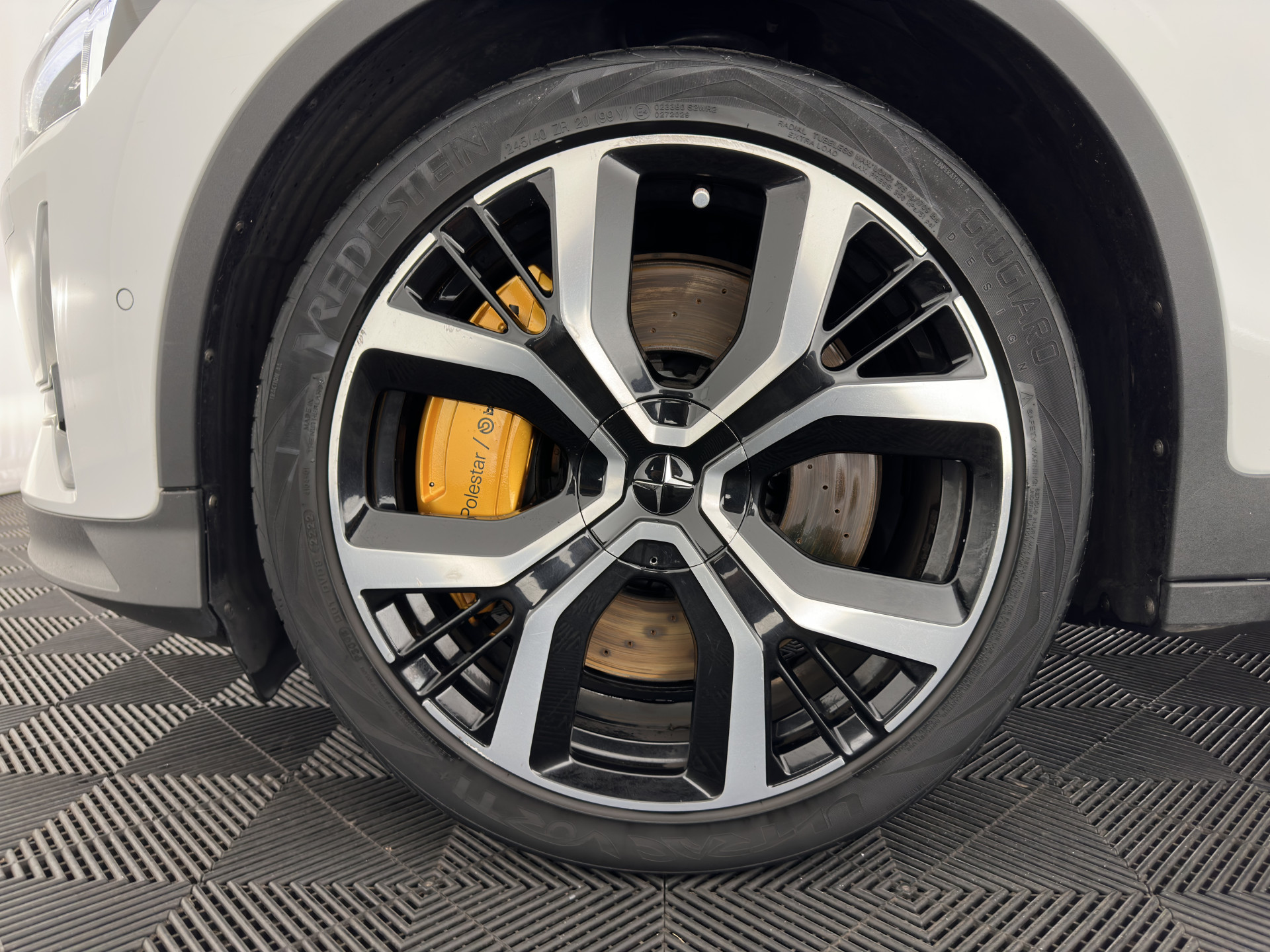 Polestar 2 Long Range Dual Motor Perfomance 78 kwh [ 3-Fase ]  { SOH-95% } (INCL-BTW) Aut. *PANO | NAVI-FULLMAP | HARMAN/KARDON-AUDIO | FULL-LED | KEYLESS | DIGI-COCKPIT | MEMORY-PACK |  CARPLAY | DAB+ | HEATED-SPORTSEATS | TOPVIEW | ADAPTIVE-CRUISE |  20