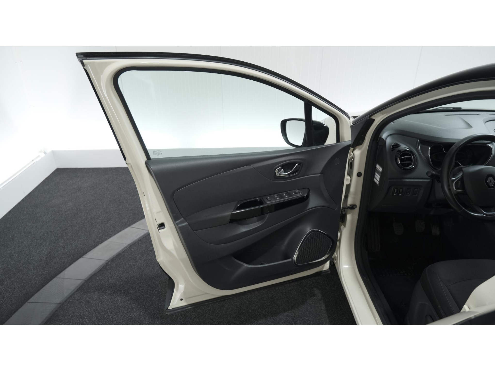Renault Captur TCe 120 Dynamique | Trekhaak | Camera | R-Link Navigatie | Parkeersensoren