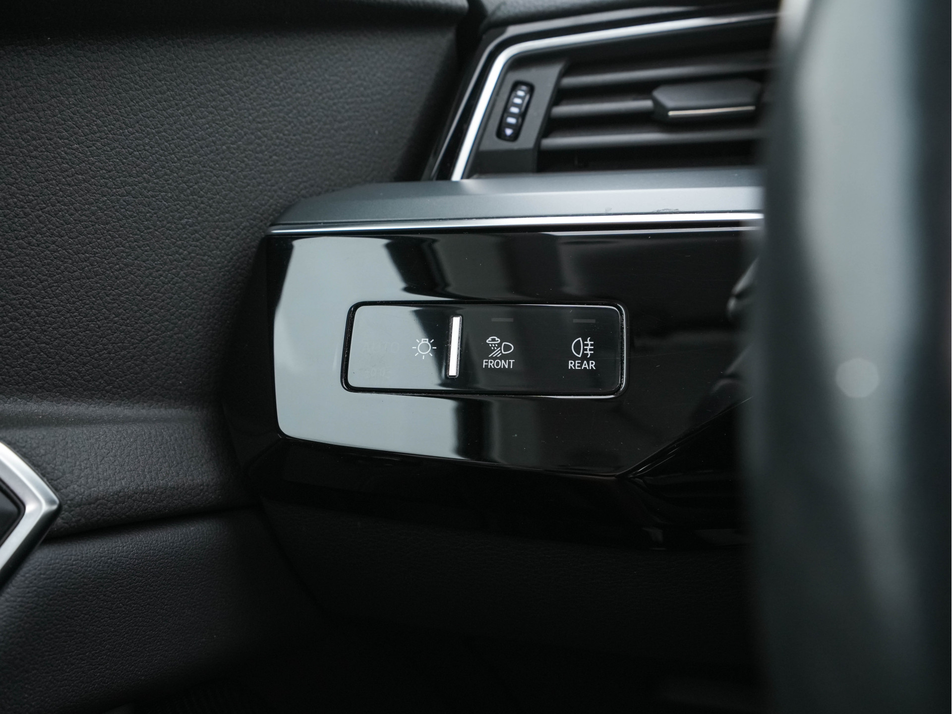 Audi e-tron 50 Quattro Launch-Edition-Plus 71 kWh [ 3-Fase ] {SOH-100%} (INCL-BTW) *PANO | LUXURY-LEATHER | ADAPTIVE-CRUISE | FULL-LED | DIGI-COCKPIT | KEYLESS | MEMORY-PACK | CAMERA | NAVI-FULLMAP | SHIFT-PADDLES | COMFORT-SEATS | 20''ALU*