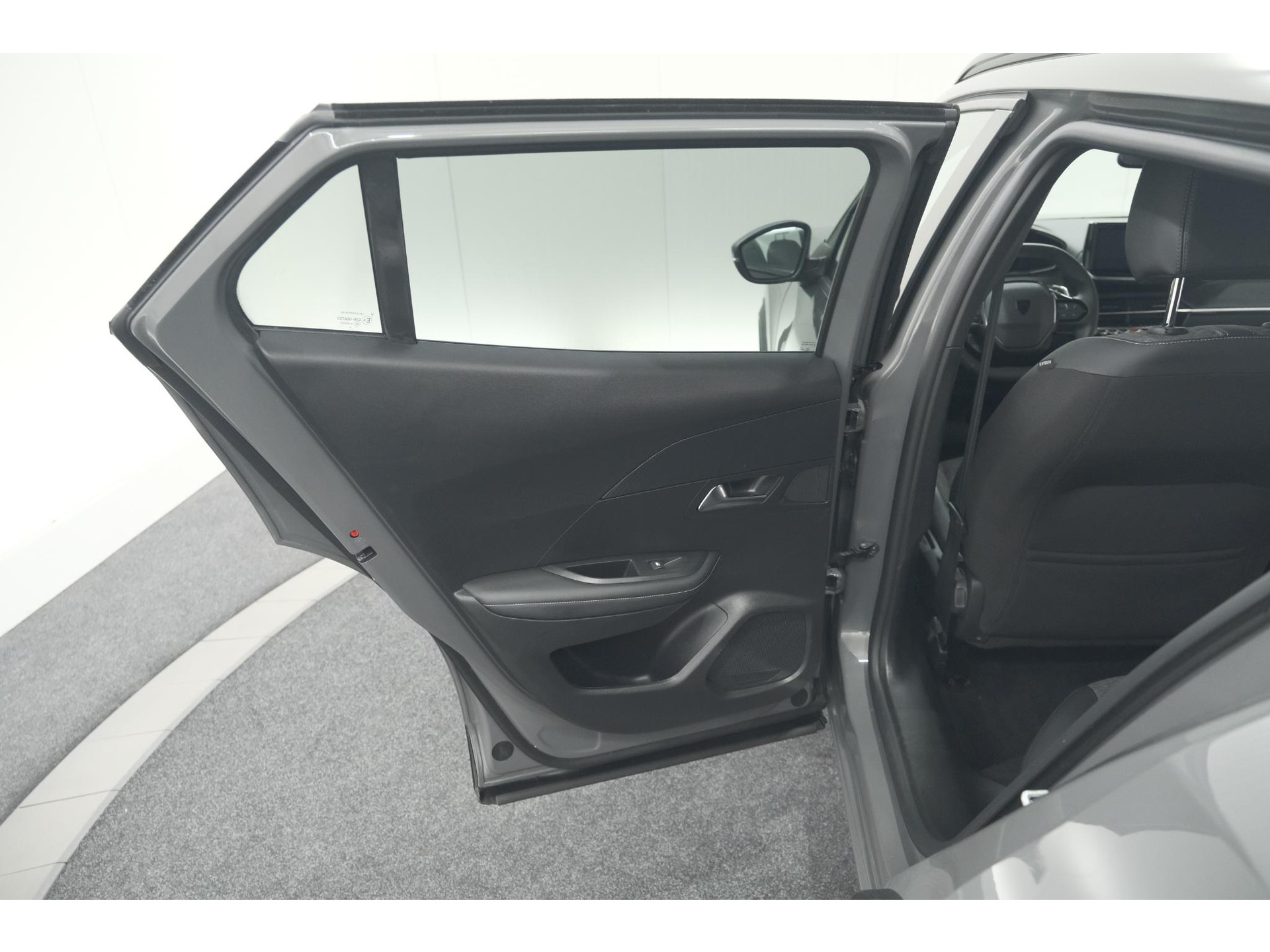 Peugeot 2008 Hybrid 136 e-DCS6 Allure | 360 Camera | Navigatie | Adaptieve Cruise Control | Dodehoekdetectie