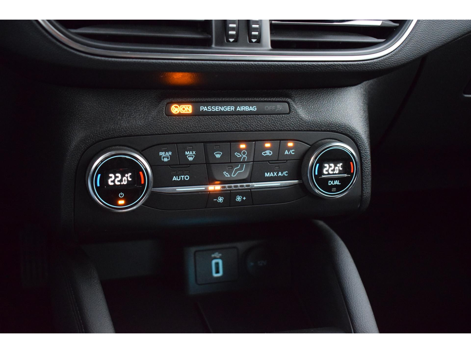 Ford Focus Wagon Wagon 1.5 EcoBlue Titanium Business | Automaat | Trekhaak | Apple CarPlay | Climate