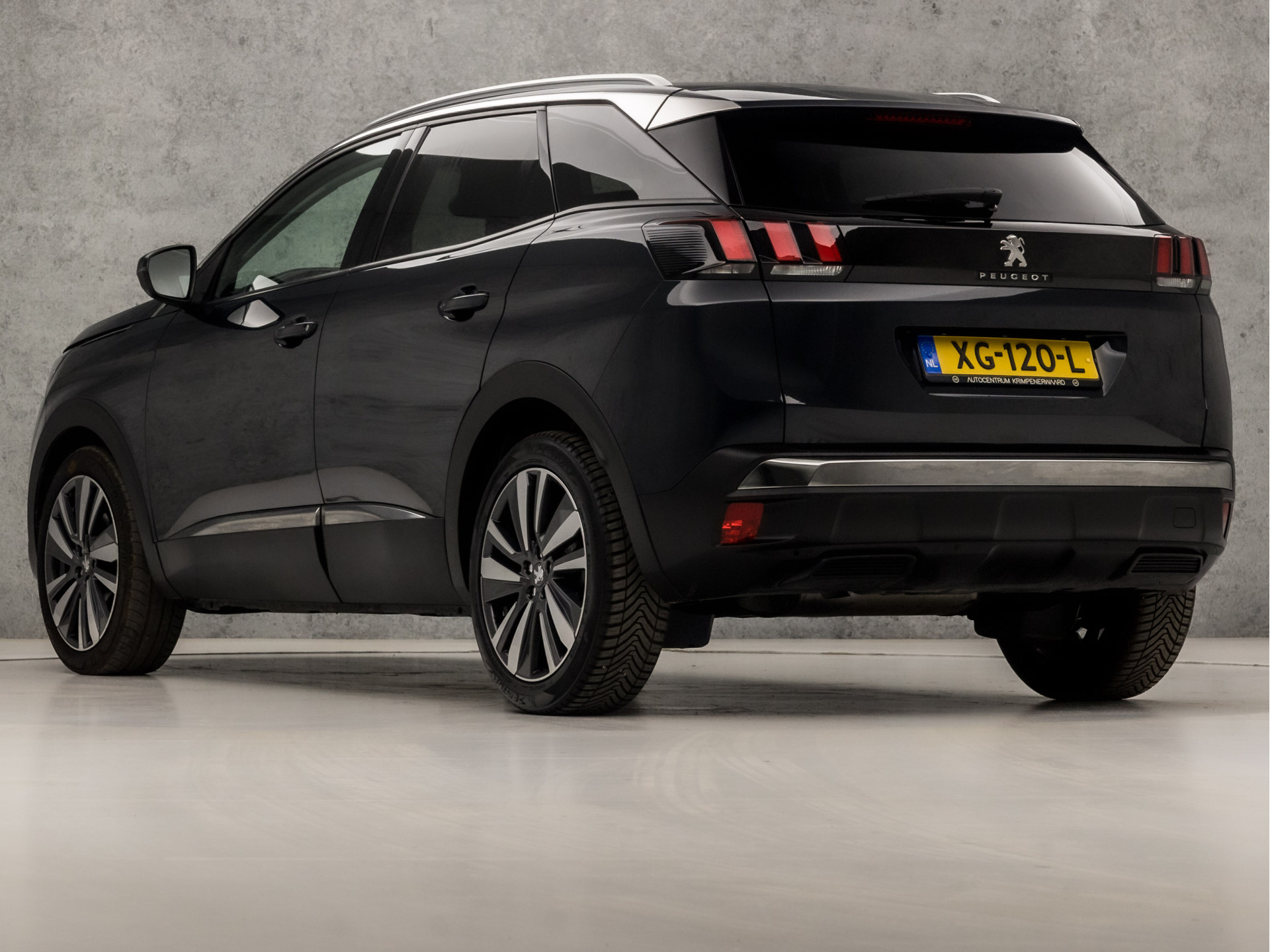 Peugeot 3008 1.2 PureTech Allure Automaat (APPLE CARPLAY, LED KOPLAMPEN, FOCAL AUDIO, LEDER, SPORTSTOELEN, GETINT GLAS, CRUISE, DAKRAILS, NIEUWSTAAT)