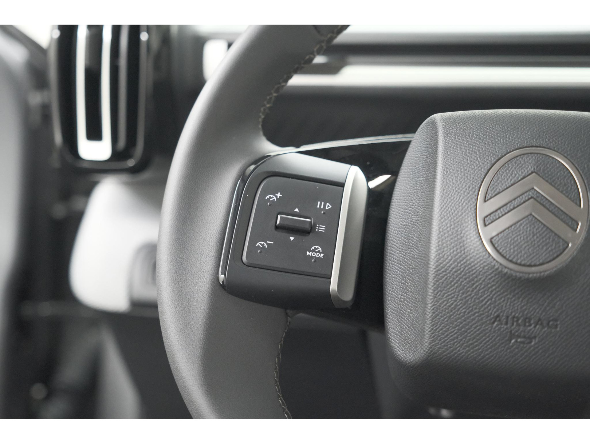 Citroen Ë-C3 Max 113pk 44 kWh | 7 KW Laadfunctie | Camera | Navigatie | Apple Carplay | Parkeersensoren