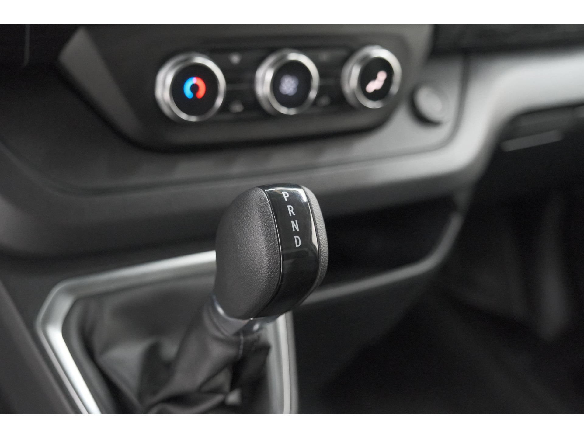 Renault Trafic E-Tech T29 L1H1 Advance 52 kWh | Laadruimte-pakket | Parkeerpakket | 3 fase lader | Camera