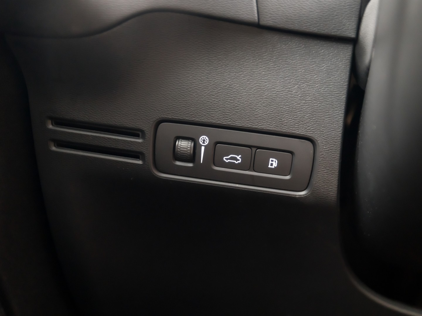 Volvo XC40 1.5 T4 Recharge Inscription 211Pk Automaat (APPLE CARPLAY, STUUR/STOELVERWARMING, MEMORY SEATS, CAMERA, STOELVERWARMING ACHTER, KEYLESS, GETINT GLAS, ELEK ACHTERKLEP, ZWART HEMEL, NIEUWSTAAT)