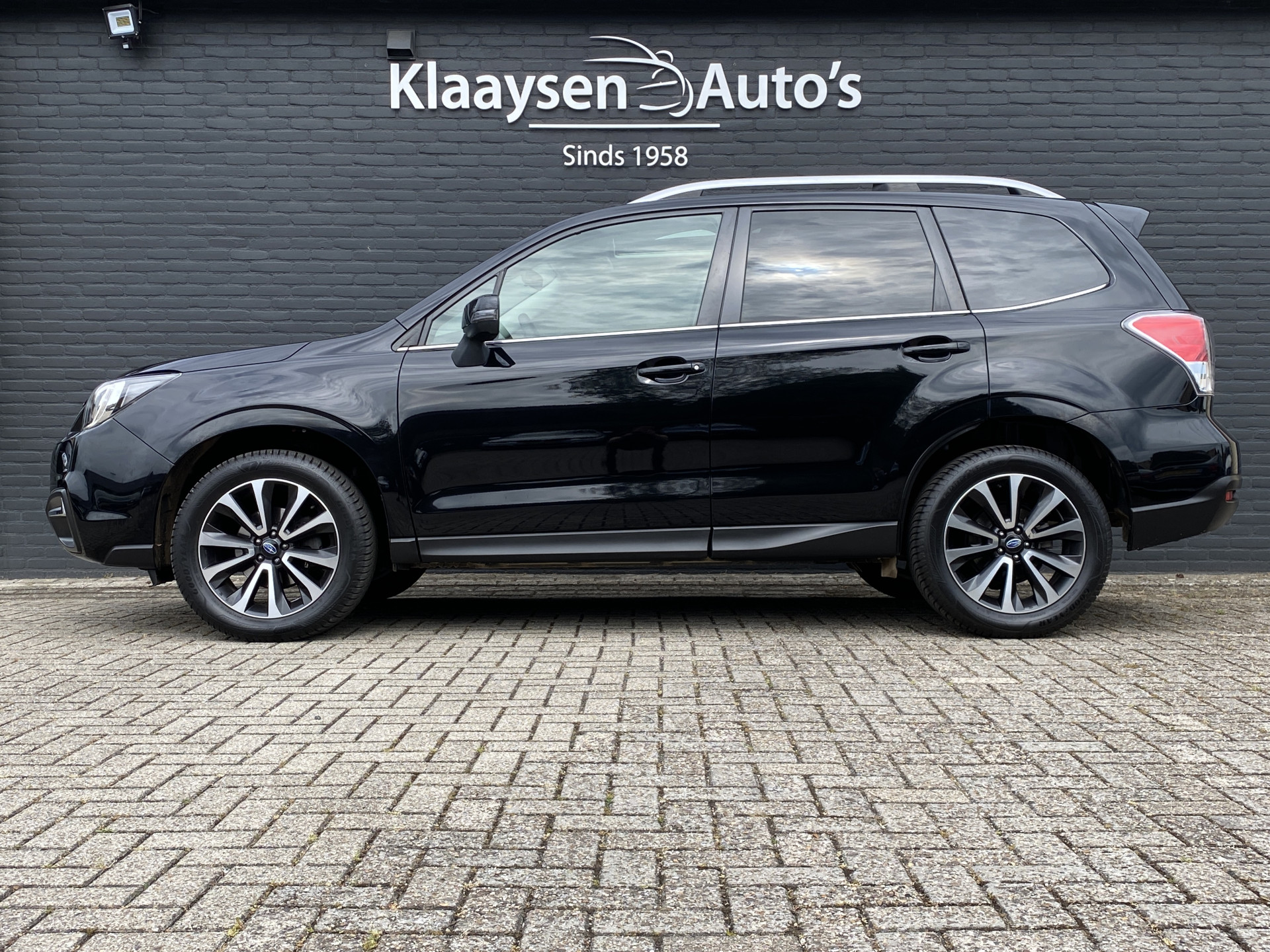Subaru Forester 2.0 AWD Premium 150 pk AUT. | 1e eigenaar | dealer onderhouden | navigatie | leder interieur | panoramadak | keyless