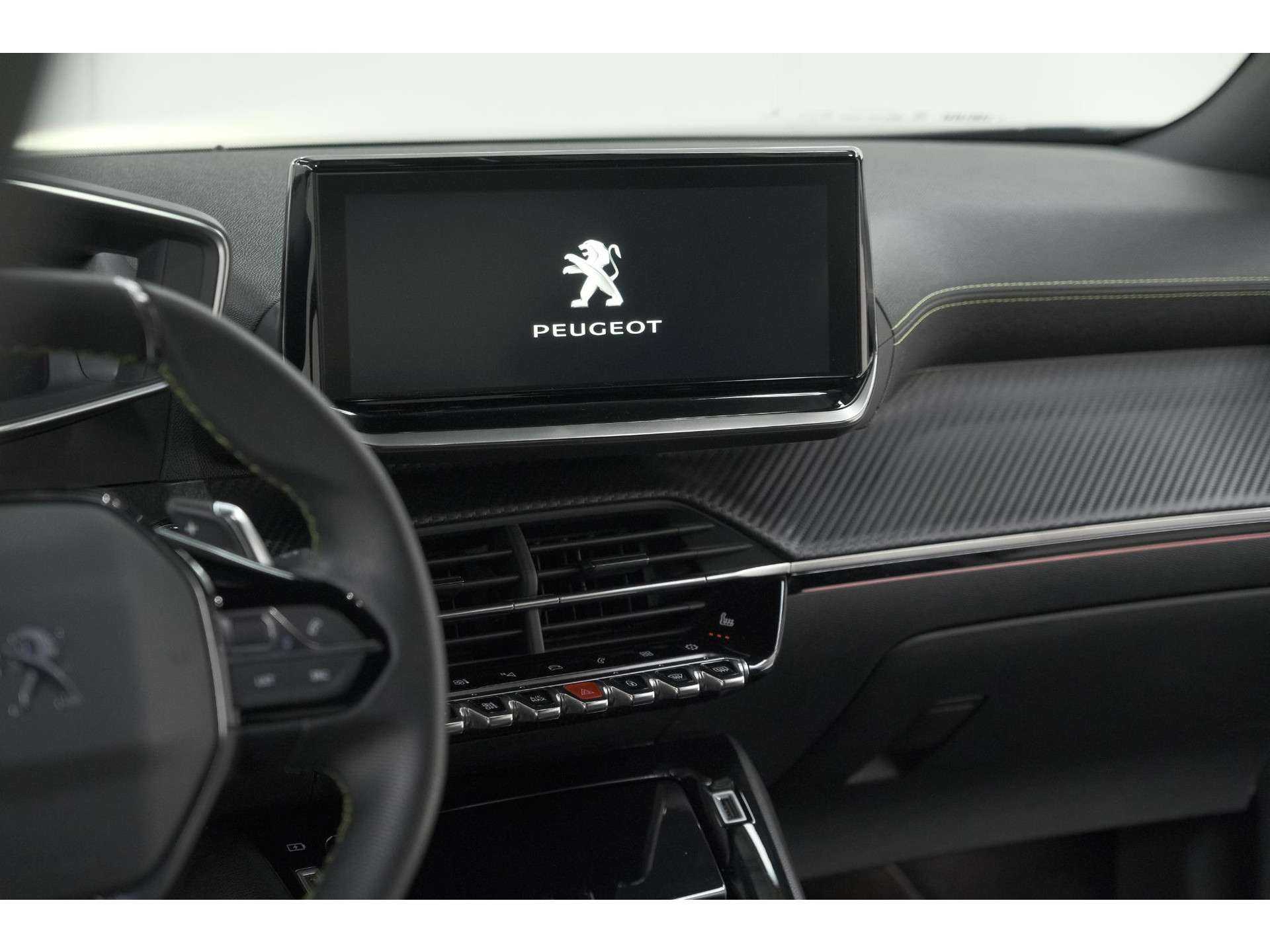 Peugeot 2008 PureTech 130 EAT8 GT | Camera | Dodehoekdetectie | Apple Carplay | Pack Winter