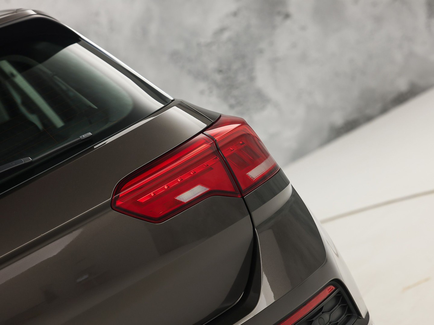 Volkswagen T-Roc 1.5 TSI Sport 150Pk (APPLE CARPLAY, GROOT NAVI, STUUR/STOELVERWARMING, CAMERA, SPORTSTOELEN, ADAPTIVE CRUISE, CLIMATE, NIEUWE APK, NIEUWSTAAT)