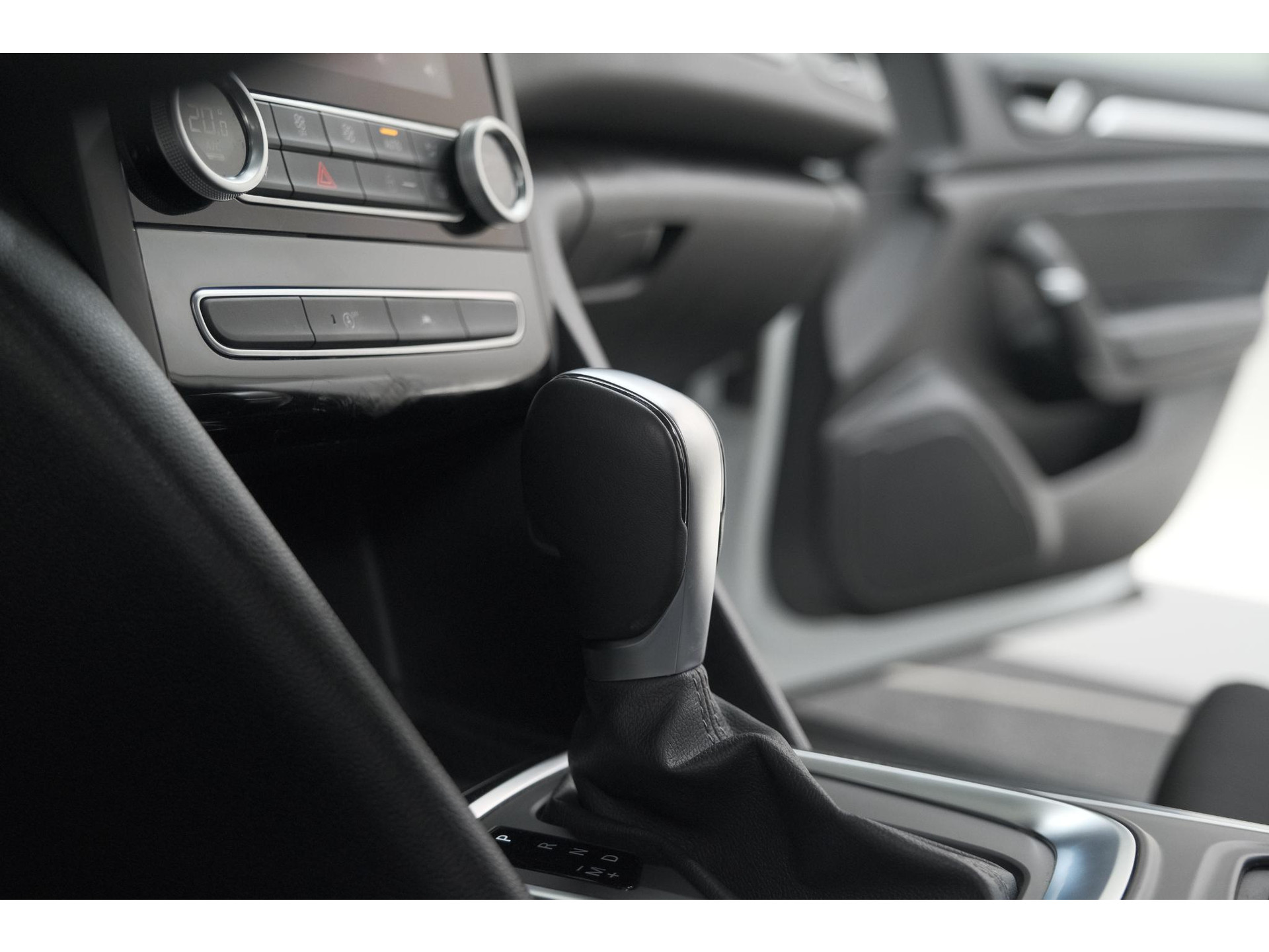 Renault Mégane Estate TCe 140 EDC Techno | Trekhaak | Camera | Navigatie | 9.3 Inch Groot Scherm