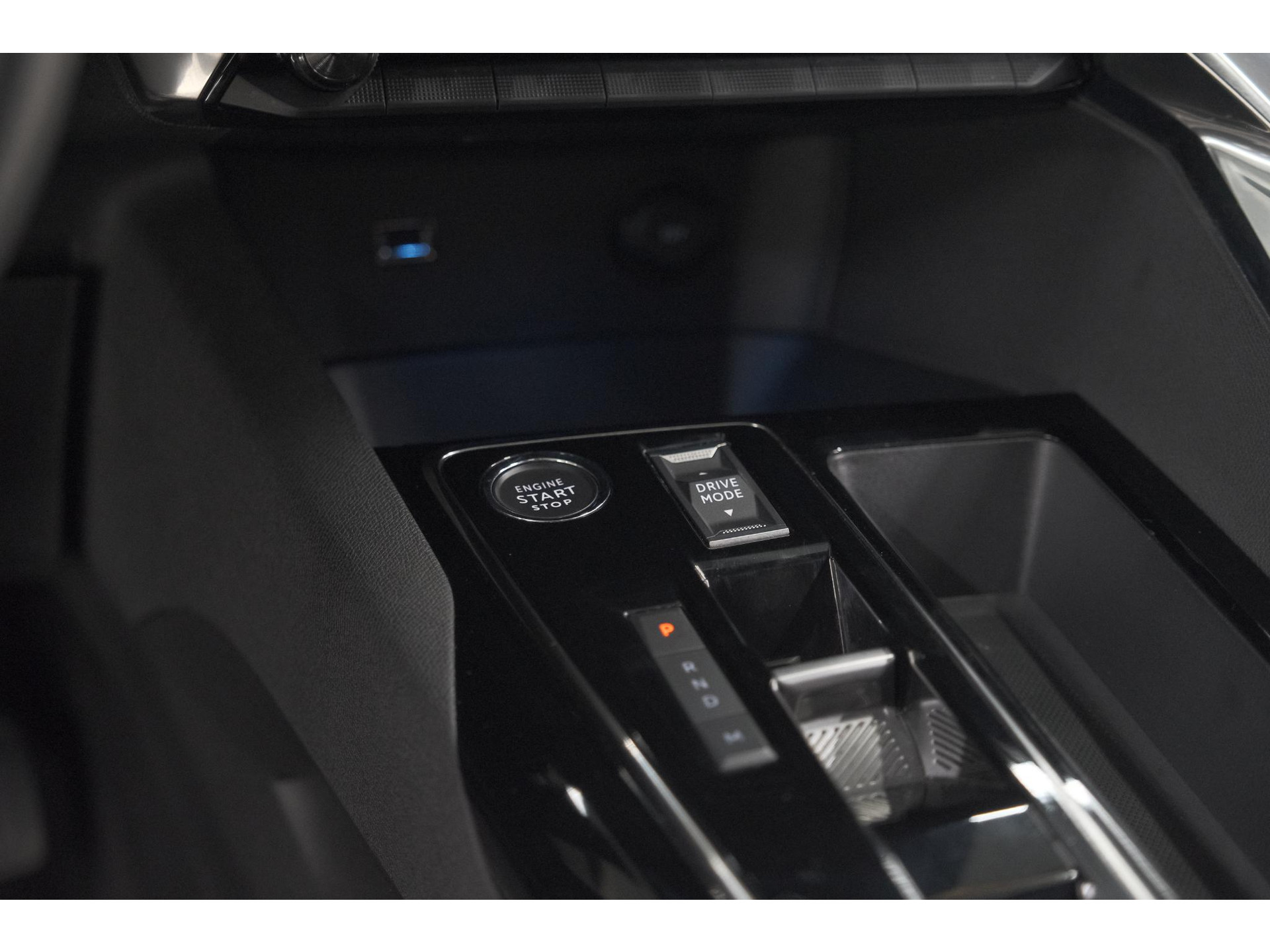 Peugeot 5008 PureTech 130 EAT8 Active Pack Business | 7 Zitplaatsen | Camera | Navigatie | Apple Carplay | Parkeersensoren