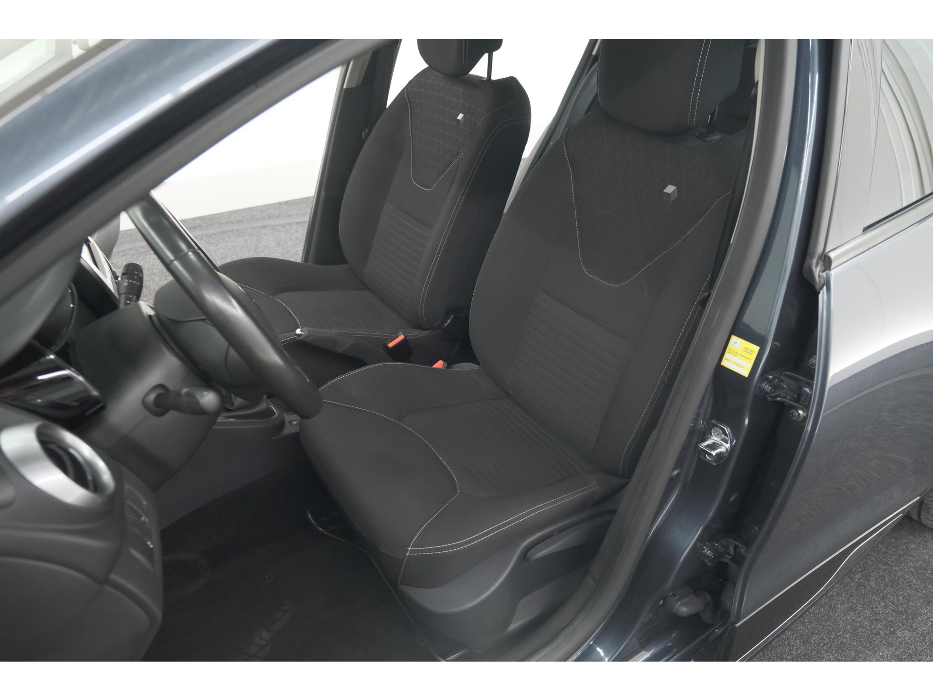 Renault Clio 1.2 Limited | Trekhaak | Navigatie | Parkeersensoren | Climate Control