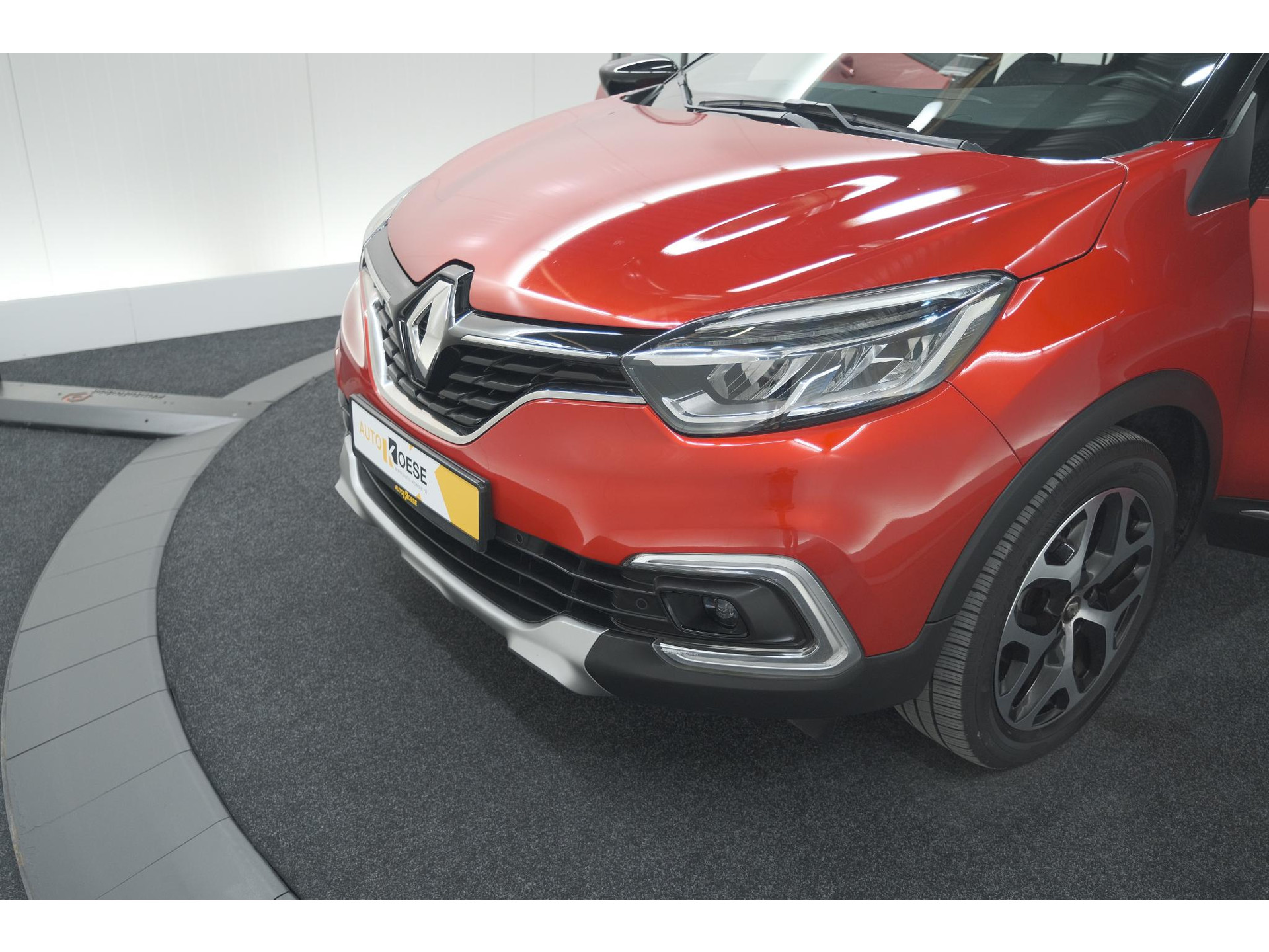 Renault Captur TCe 120 EDC Intens | Trekhaak | Camera | Navigatie | Parkeersensoren