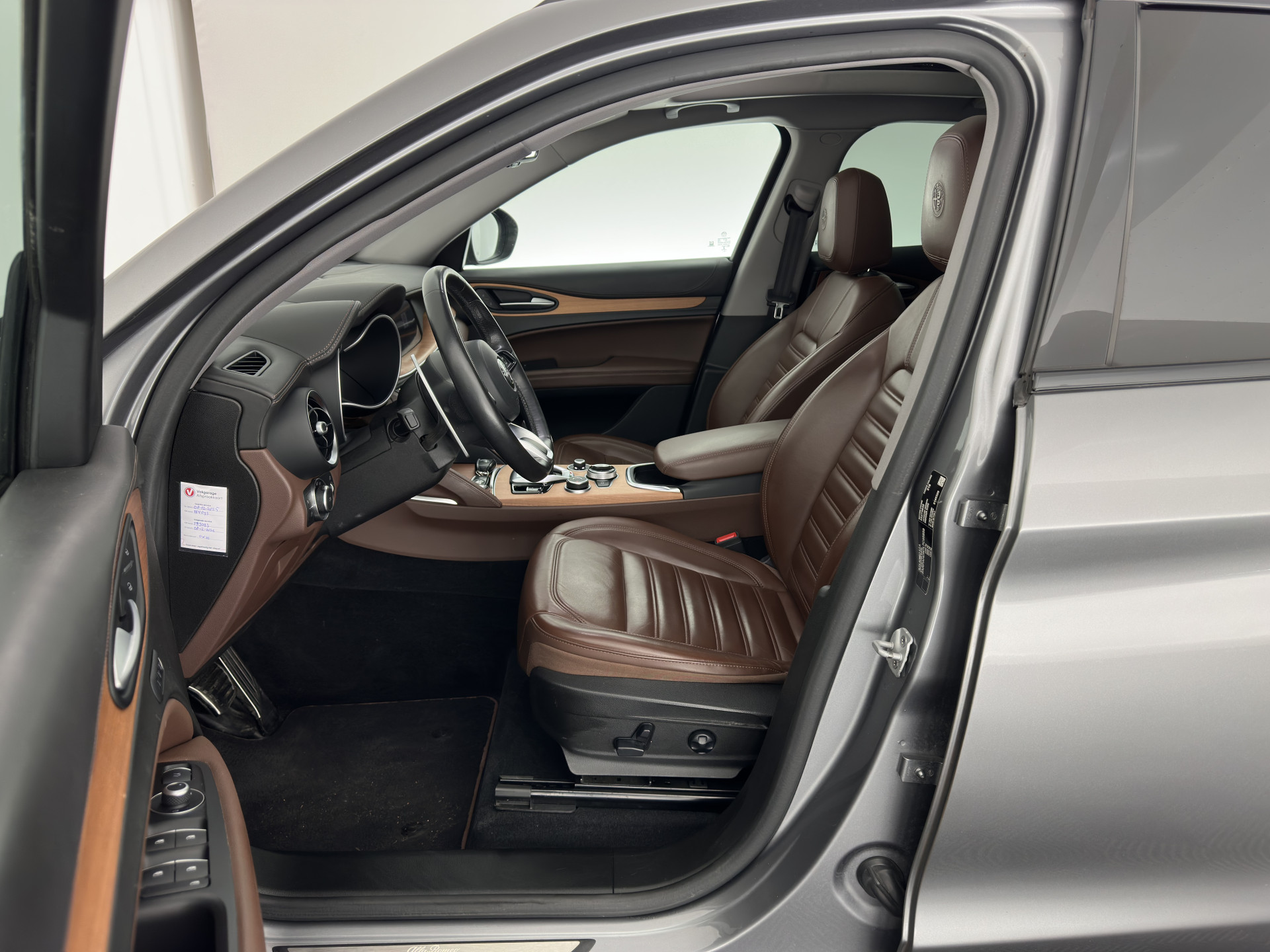 Alfa Romeo Stelvio 2.0 T Veloce AWD B-Tech Business Edition Aut. *PANO | LEATHER | XENON | ADAPTIVE-CRUISE | MEMORY-PACK | BLIND-SPOT | HEATED-SPORTSEATS | CAMERA | DAB+ | KEYLESS | SHIFT-PADDLES | PRIVACY-GLASS | NAVI-FULLMAP | TOWBAR | 20''