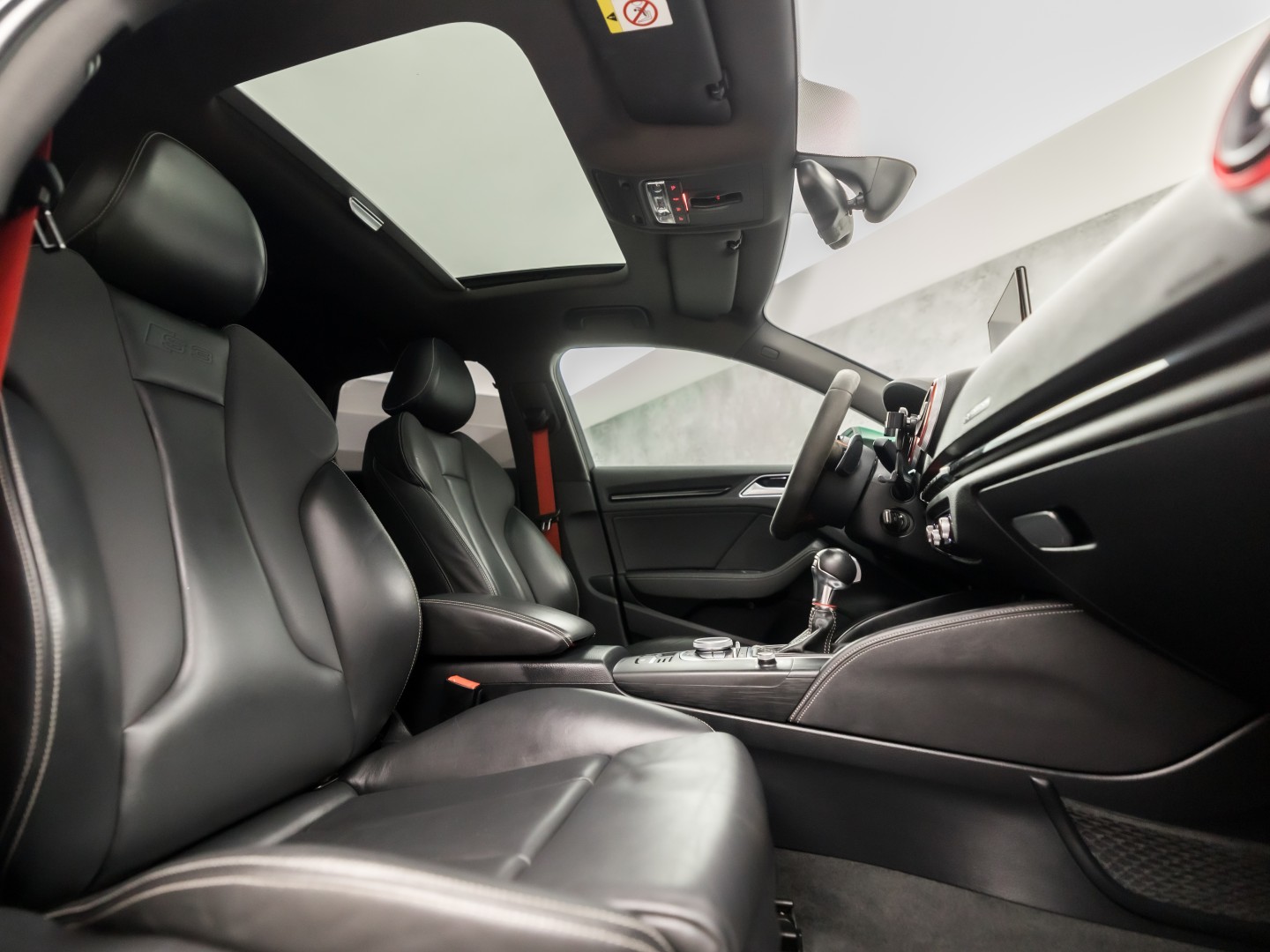 Audi S3 Sportback 2.0 TFSI S3 quattro S-Line 300Pk Automaat (PANORAMADAK, BLACK PACK, BANG&OLUFSEN, ELEK SPORTSTOELEN, RODE GORDELS, GETINT GLAS, PARKEERSENSOREN, NIEUWSTAAT)