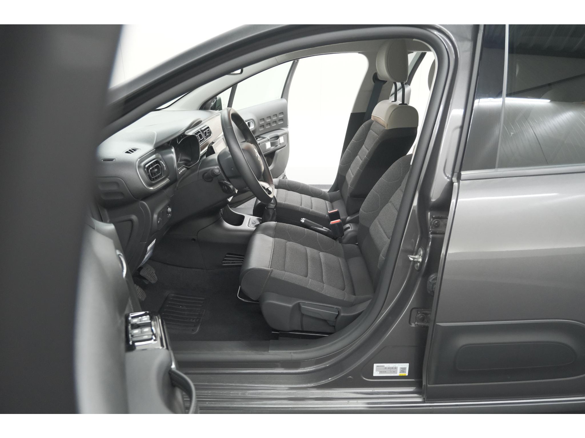 Citroen C3 PureTech 82 Feel Edition | Apple Carplay | Parkeersensoren | Navigatie | Climate Control | 16 Inch Velgen