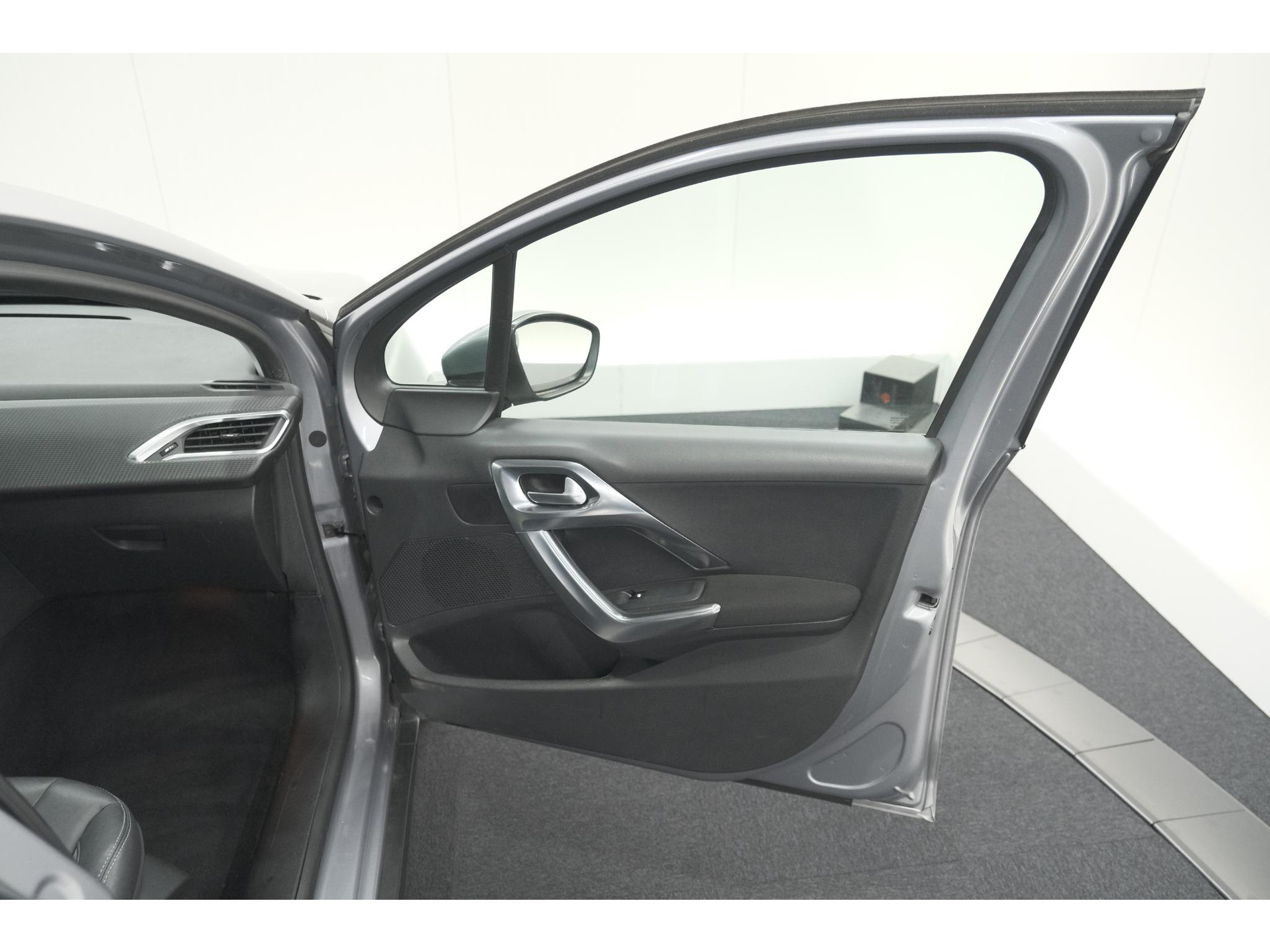 Peugeot 2008 PureTech 110 Allure | Panoramadak | Apple Carplay | Navigatie | Parkeersensoren