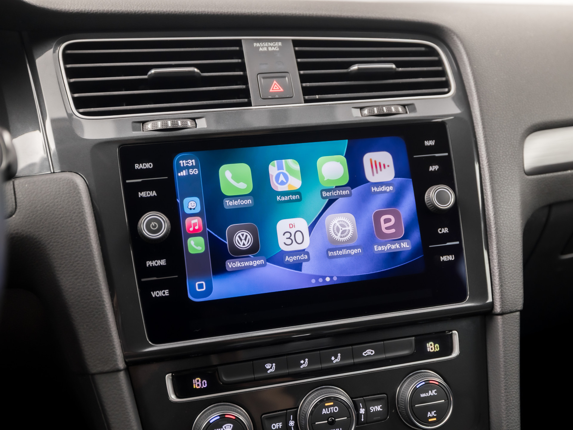 Volkswagen Golf Variant 1.0 TSI Sportline 116Pk Automaat (GROOT NAVI, APPLE CARPLAY, CLIMATE, ADAPTIVE CRUISE, PARKEERSENSOREN, LM VELGEN, NIEUWE APK, NIEUWSTAAT)