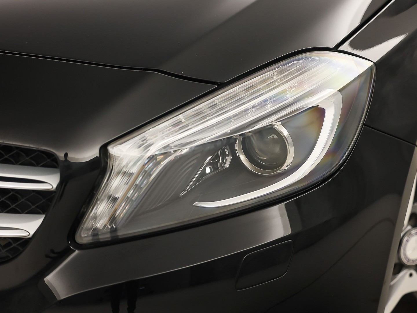 Mercedes-Benz A-Klasse 180 AMG Prestige Sport (NAVIGATIE, SPORTSTOELEN, MEMORY SEAT, STOELVERWARMING, LM VELGEN, GETINT GLAS, NIEUWE APK)