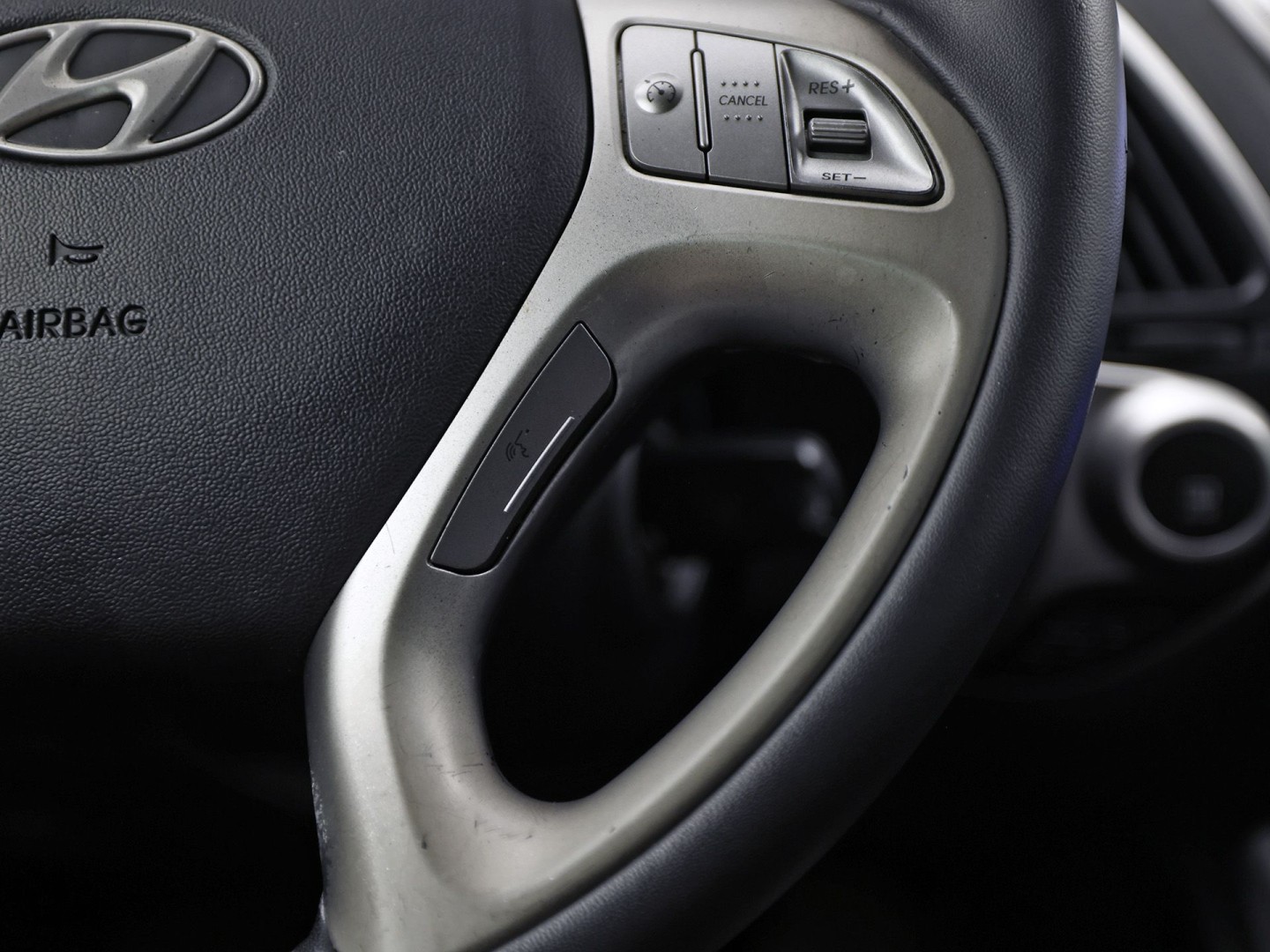 Hyundai ix35 1.6i GDI Sport (CLIMATE, STOELVERWARMING, GETINT GLAS, SPORTSTOELEN, TREKHAAK, CRUISE, NIEUWSTAAT)