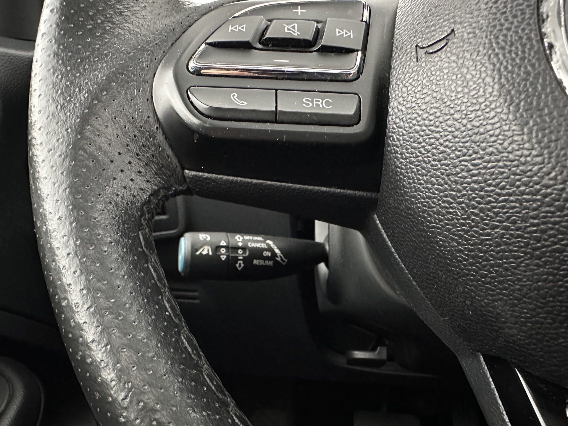 MG ZS EV Luxury 45 kWh {SOH-90%} (INCL-BTW) Aut. *PANO | LEATHER | CCS-FASTLOADER | KEYLESS | NAVI-FULLMAP | ADAPTIVE-CRUISE | CAMERA | HEATED-SPORTSEATS | CARPLAY | BLINDSPOT | DAB | LANE-ASSIST | 17''ALU*