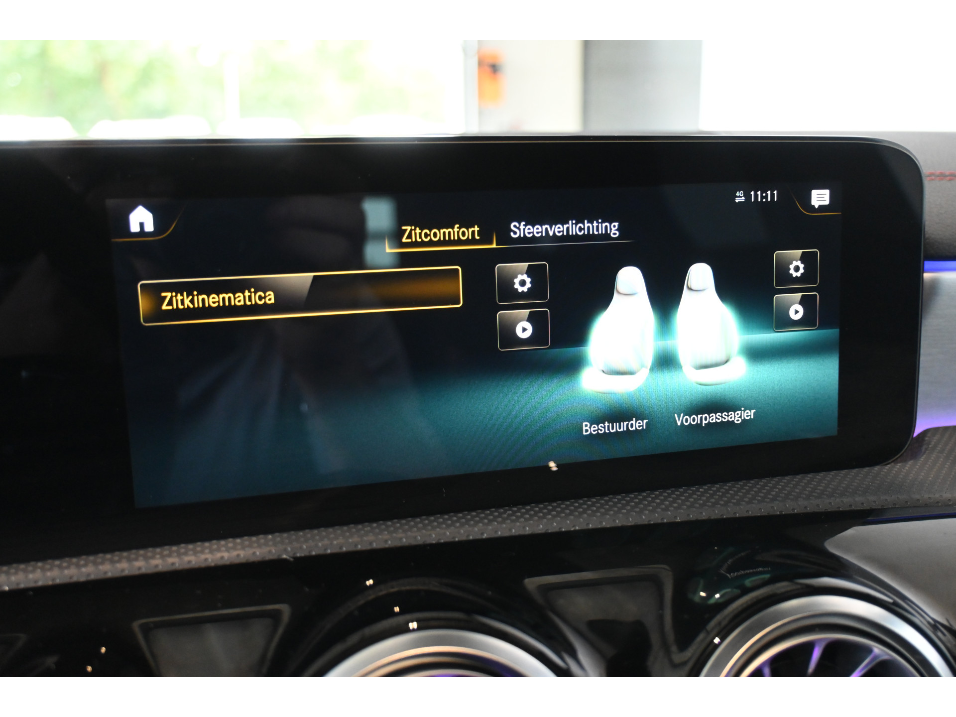Mercedes-Benz CLA-klasse Shooting Brake 180 Automaat Business Solution AMG Clima Panoramadak Widescreen Sfeer LED Rijklaarprijs! Inruil Mogelijk!