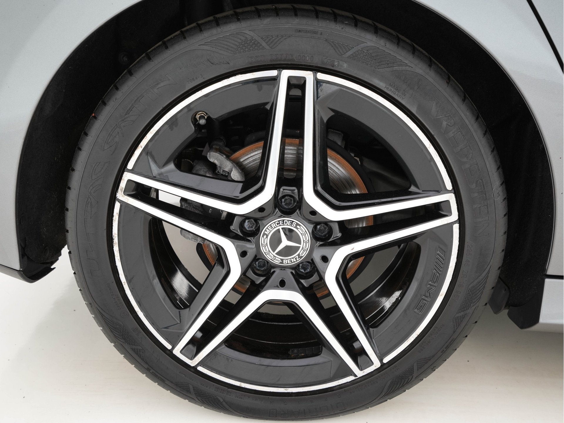 Mercedes-Benz A-klasse 180 AMG-Sport-Pack Business Solution *PANO | WIDESCREEN-DIGI-COCKPIT | FULL-LED | LEATHER-MICROFIBRE | CAMERA | ECC | PDC | CRUISE | HEATED-SPORTSEATS | PRIVACY-GLASS | 18"ALU*