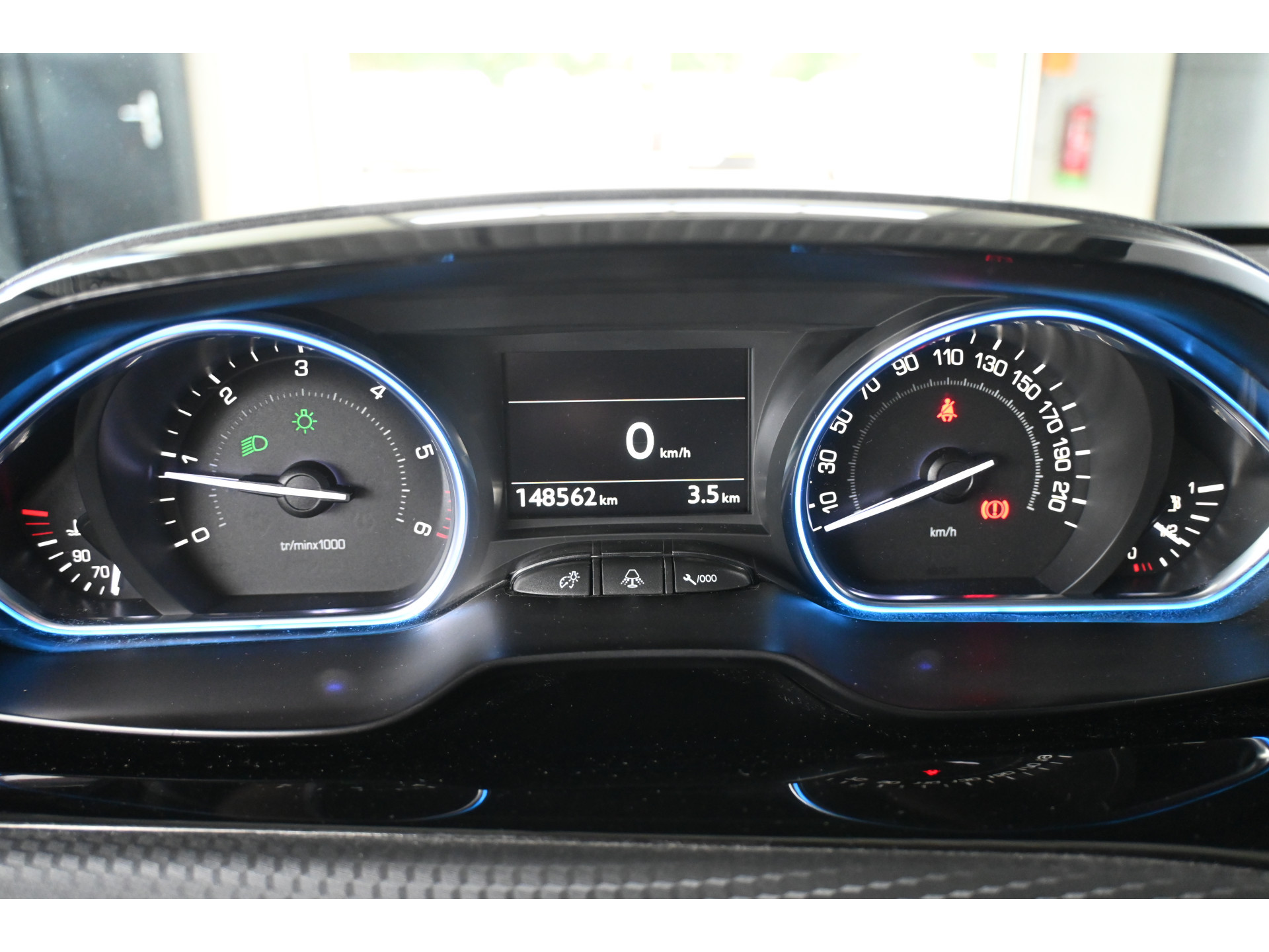 Peugeot 2008 1.6 e-HDi Blue Lease Executive Nap! Clima Navigatie Cruise control Lichtmetaal 100% Onderhouden! Inruil Mogelijk!