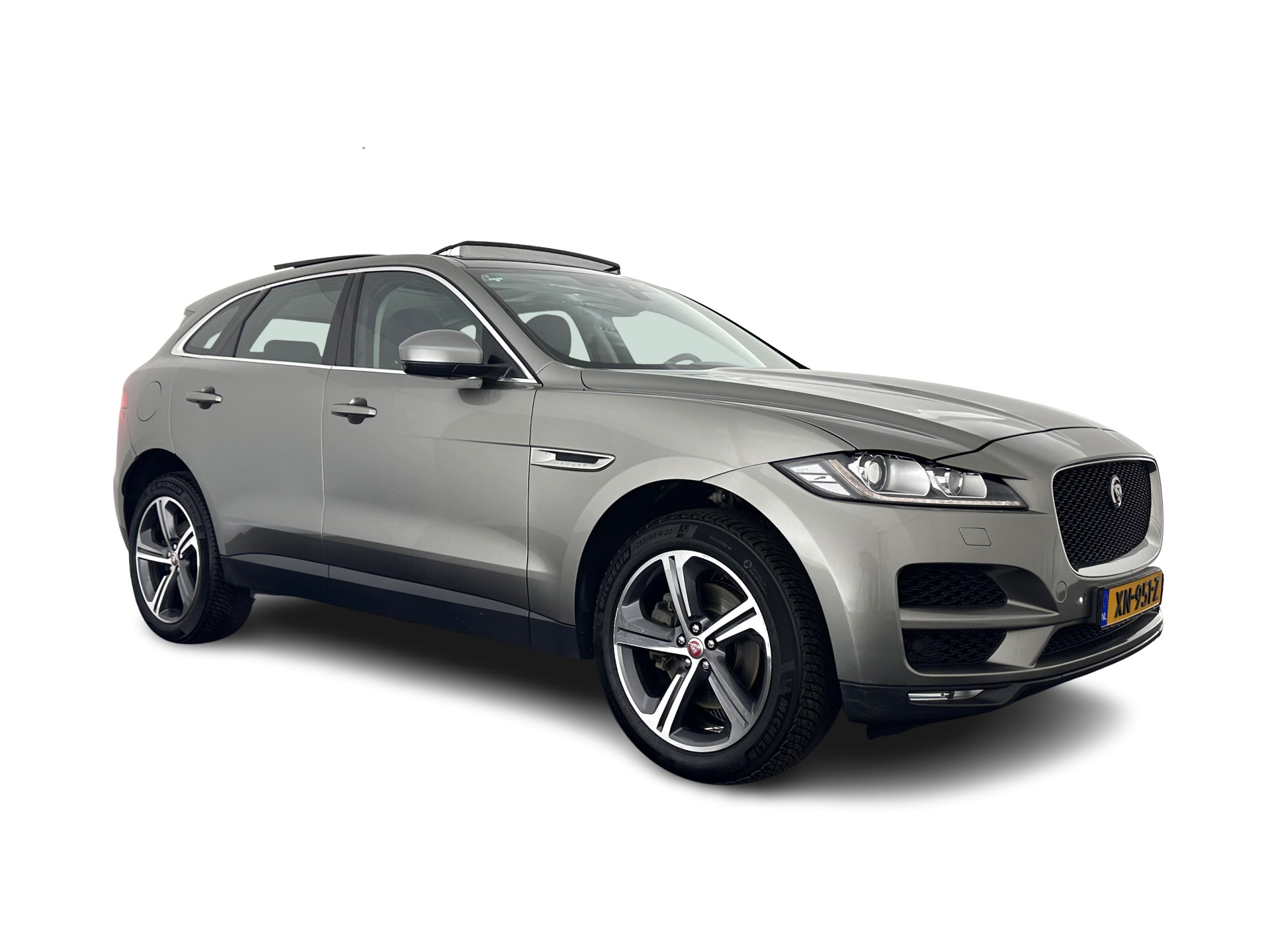 Jaguar F-PACE 3.0d First Edition AWD (INCL-BTW) Aut. *PANO | LEATHER | XENON | MEMORY-PACK | DIGI-COCKPIT | MERIDIAN-SOUND | NAVI-FULLMAP | CAMERA | HEATED-COMFORTSEATS | AMBIENTLIGHT | SHIFTPADDLES | ECC | PDC | CRUISE | TOWBAR