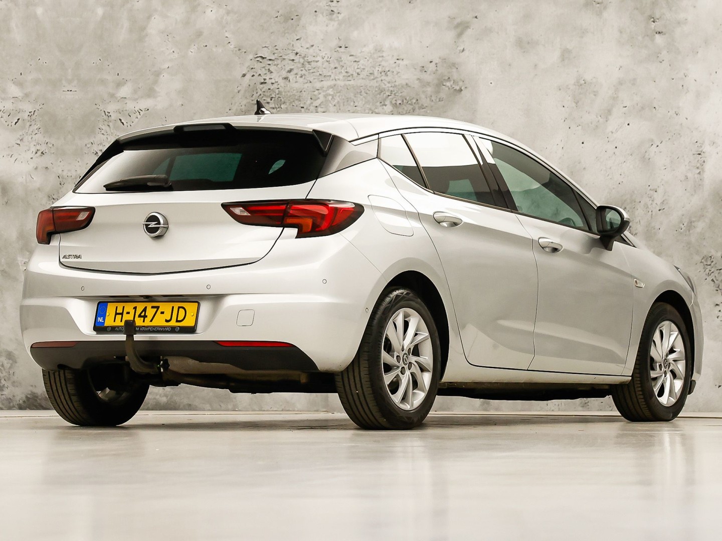Opel Astra 1.2 Elegance (DIGITALE COCKPIT, APPLE CARPLAY, GROOT NAVI, CAMERA, CLIMATE, STUUR/STOELVERWARMING, SPORTSTOELEN, GETINT GLAS, TREKHAAK, ADAPTIVE CRUISE, NIEUWSTAAT)