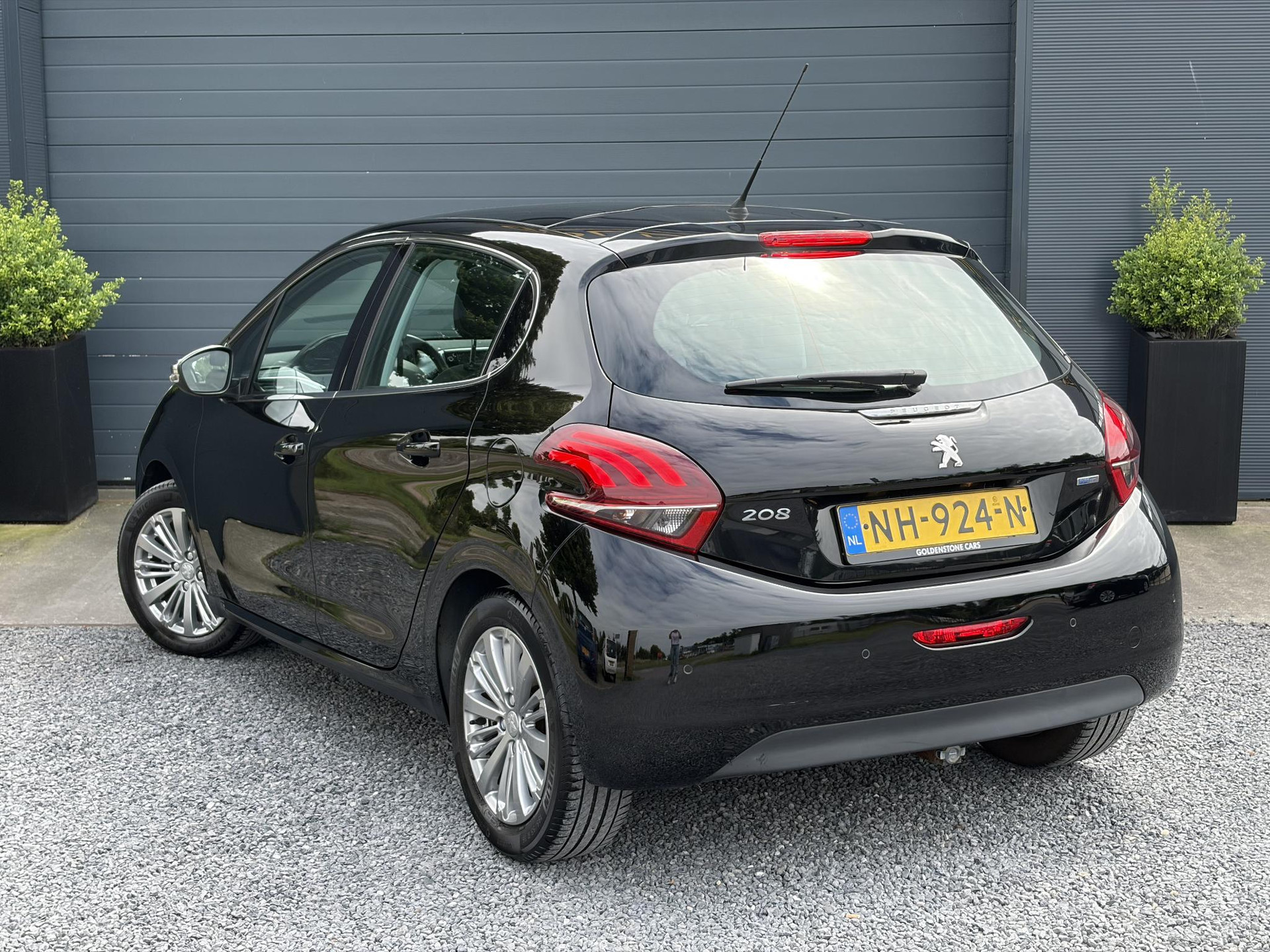 Peugeot 208 1.2 PureTech Allure D-riem vv in 2022,2e Eigenaar,110pk,Dealer Onderhouden,Pano,Carplay,Camera,Clima,Cruise,5 Deurs,Halfleder,Pdc,N.A.P,Lm velgen,Apk tot 05-2027