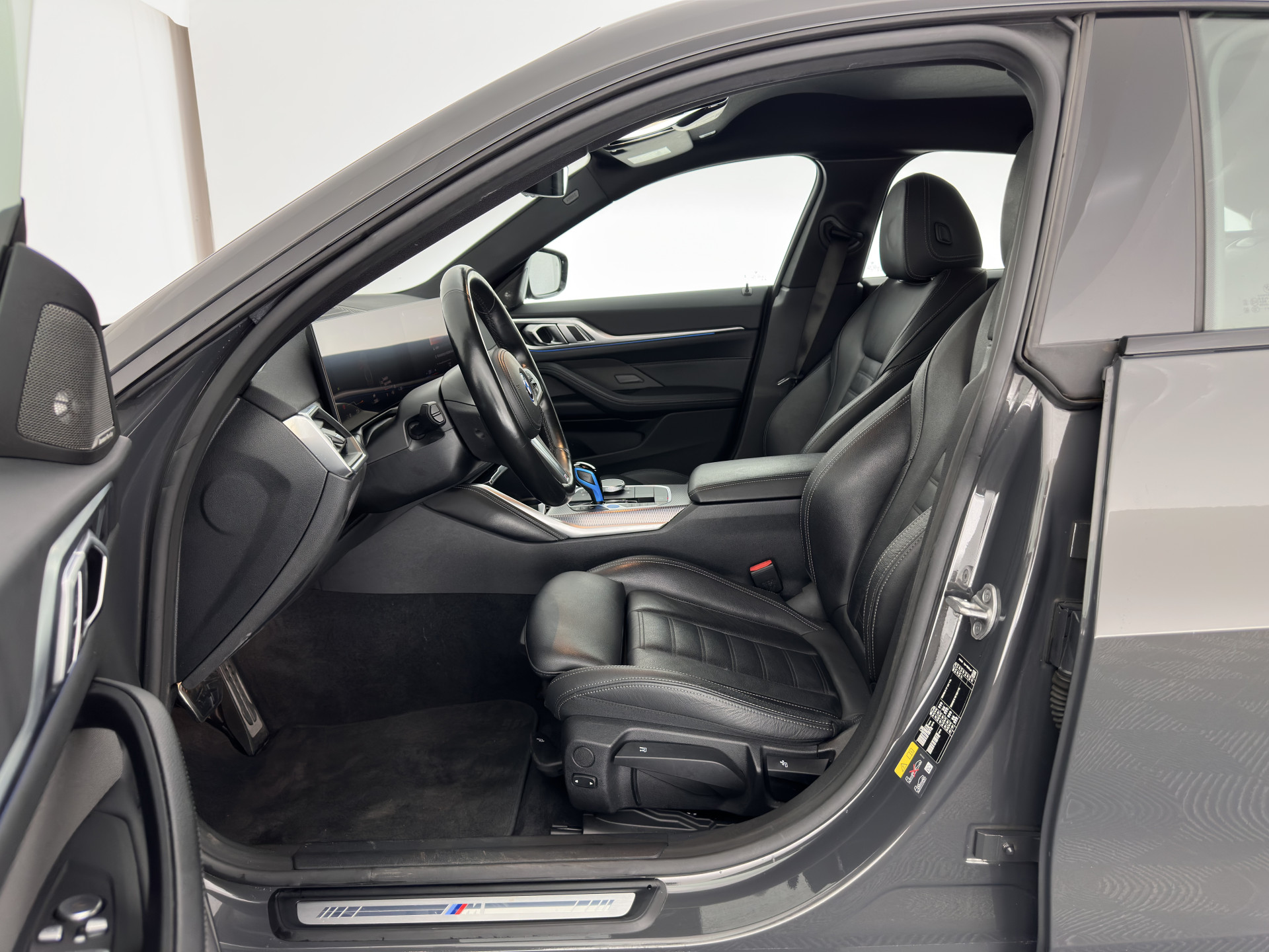 BMW i4 eDrive40 M-Sport High Executive 84 kWh (3-Fase) [SOH-97%] (INCL-BTW)  Aut *FULL-LEATHER | HEAD UP | FULL-LED | HARMAN/KARDON-AUDIO | ADAPTIVE-CRUISE |  ADAPTIVE-CRUISE | WIDESCREEN-COCKPIT | DAB+ | TOPVIEW | AMBIENT-LIGHT | CARPLAY | HEATED-SPORTSE