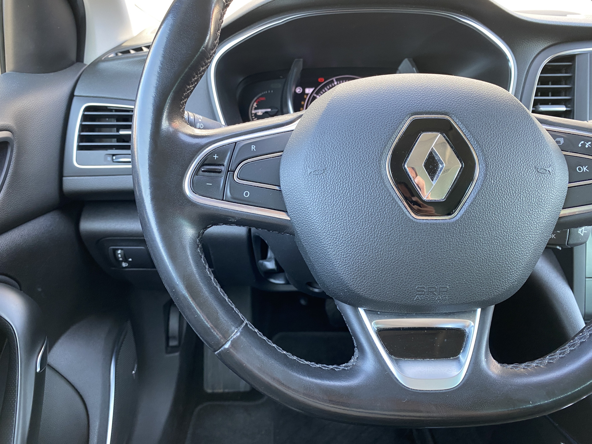 Renault Mégane Estate 1.3 TCe Bose 160 pk AUT. | navigatie | cruise control | trekhaak | bose audio | keyless | privacy glas