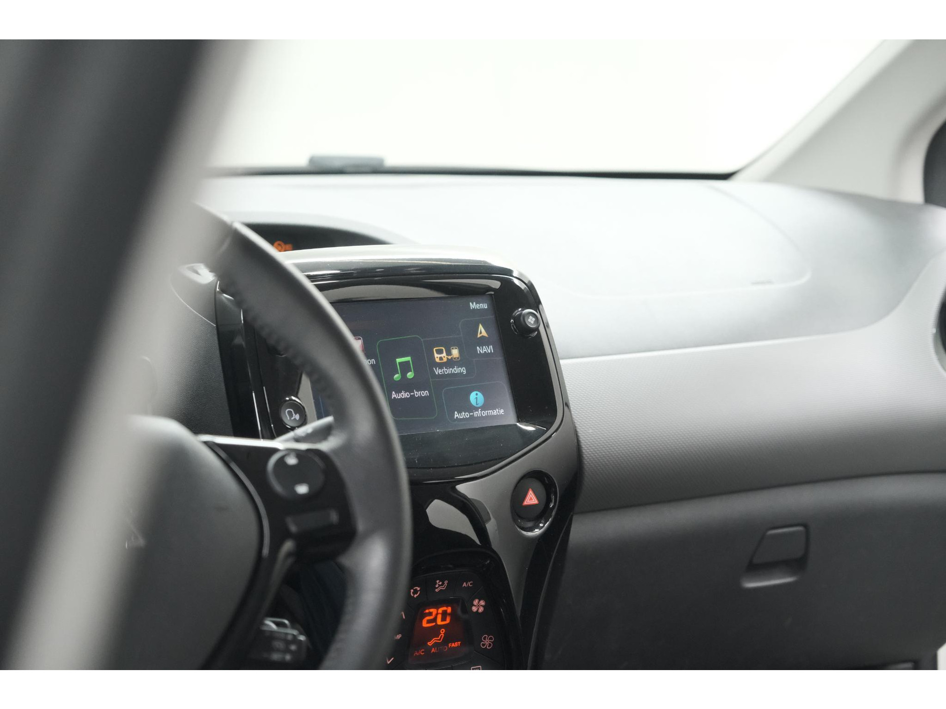 Peugeot 108 1.0 e-VTi Allure TOP! | Elektrisch Vouwdak | Camera | Navigatie | Climate Control