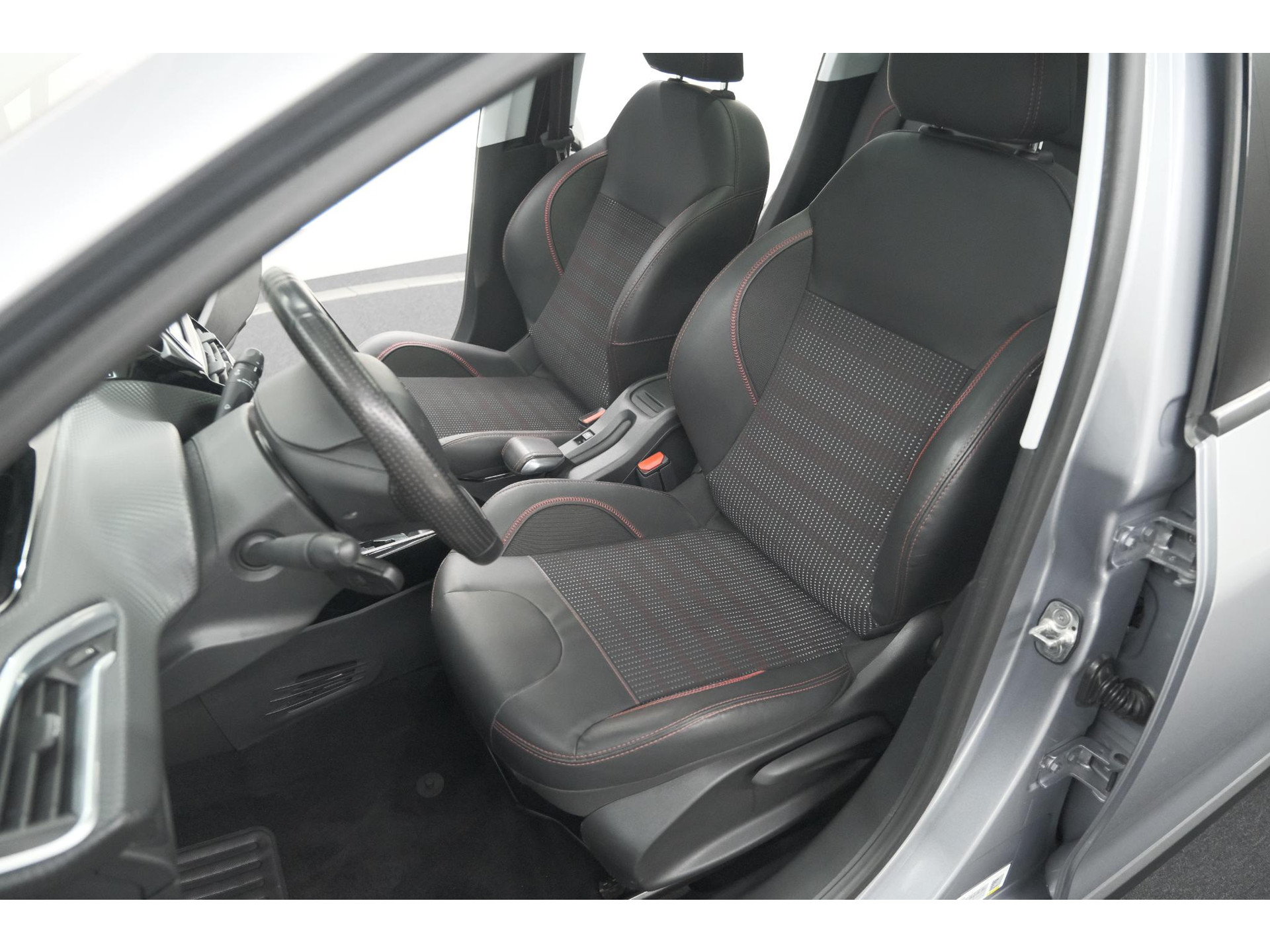 Peugeot 2008 PureTech 110 EAT6 GT | Trekhaak | Camera | Panoramadak | Apple Carplay