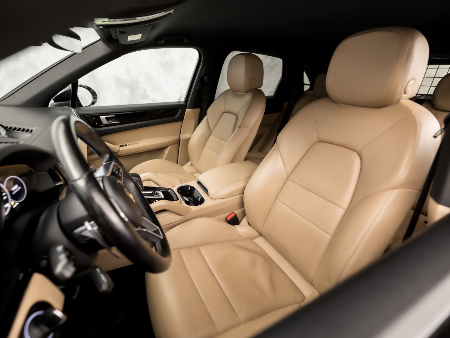 Porsche Cayenne 3.0 E-Hybrid Sport 463Pk (SPORTCHRONO PAKKET, LUCHTVERING, SOH 95%, BLACK PACK, APPLE CARPLAY, MEMORY SEATS, STOELVERWARMING, GETINT GLAS, CAMERA, NIEUWSTAAT)