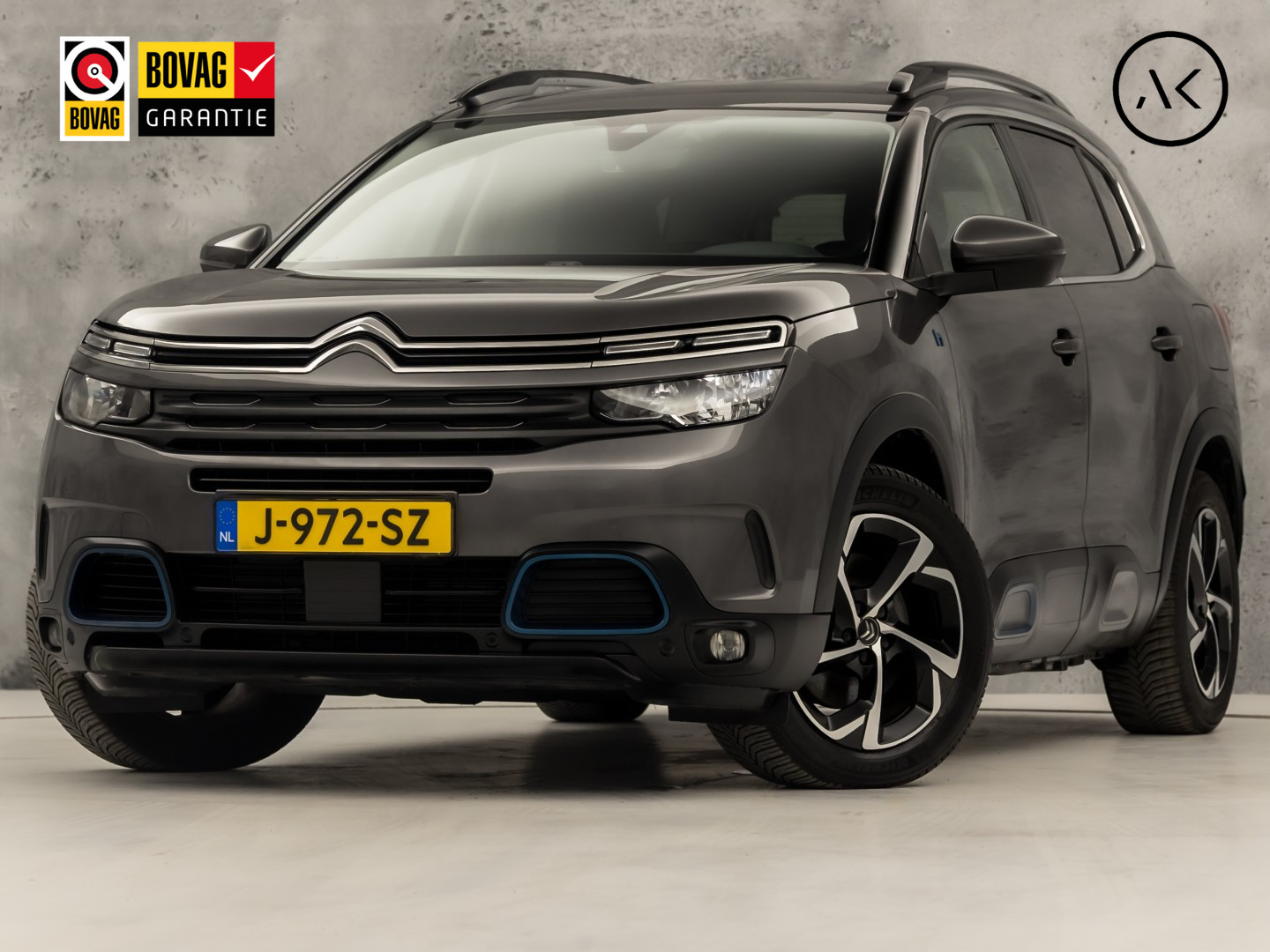 Citroën C5 Aircross 1.6 Plug-in Hybrid 225 Deluxe Sport 225Pk Automaat (APPLE CARPLAY, SOH 93%, GROOT NAVI, 360 CAMERA, GETINT GLAS, ELEK SPORTSTOELEN, LEDER, STOELVERWARMING, ADAPTIVE CRUISE, NIEUWSTAAT)