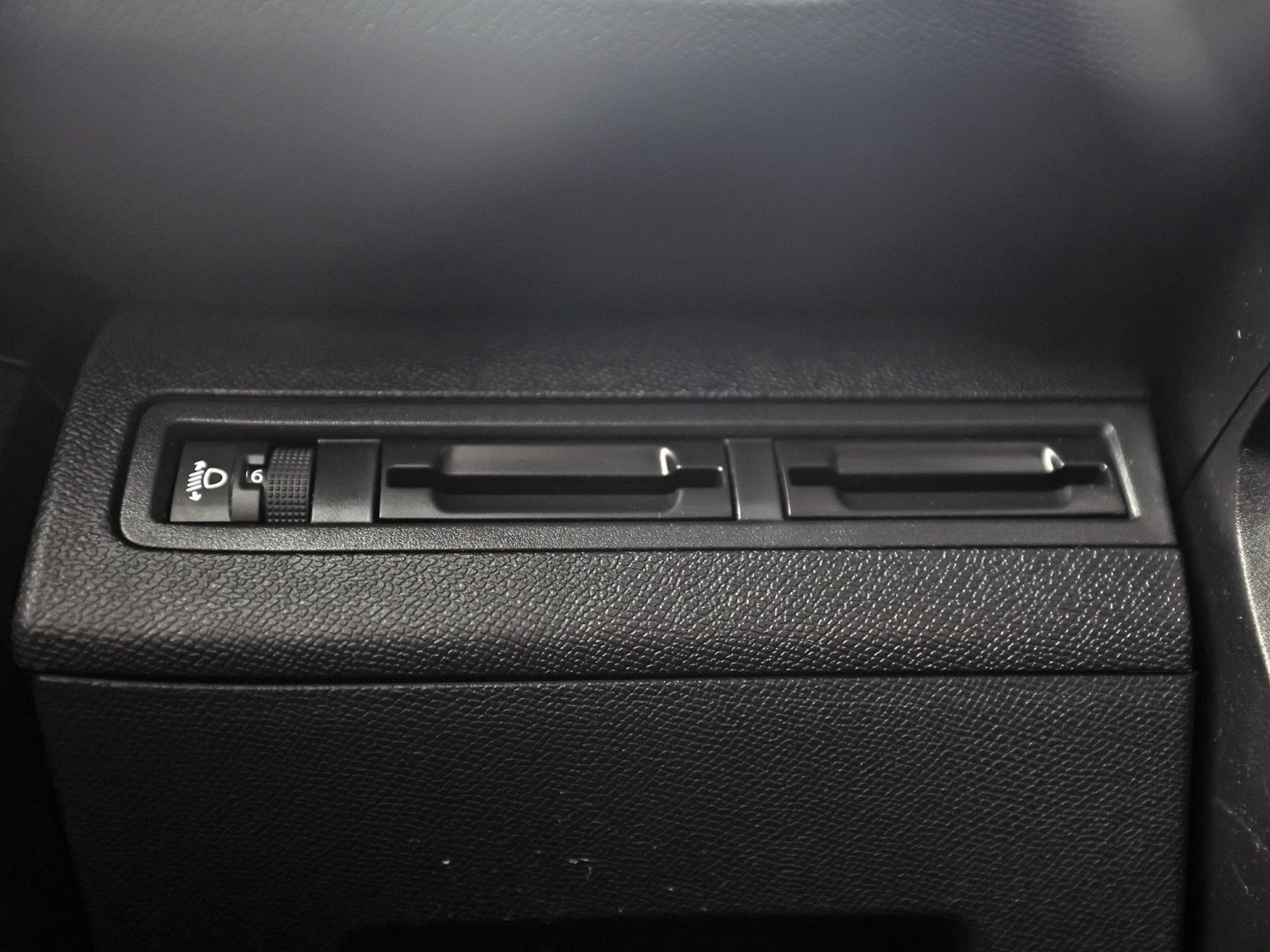 Peugeot 3008 1.2 PureTech Premium Automaat (APPLE CARPLAY, NAP, GROOT NAVI, 360 CAMERA, TREKHAAK, SPORTSTOELEN, LANE ASSIST, CRUISE, NIEUWSTAAT)
