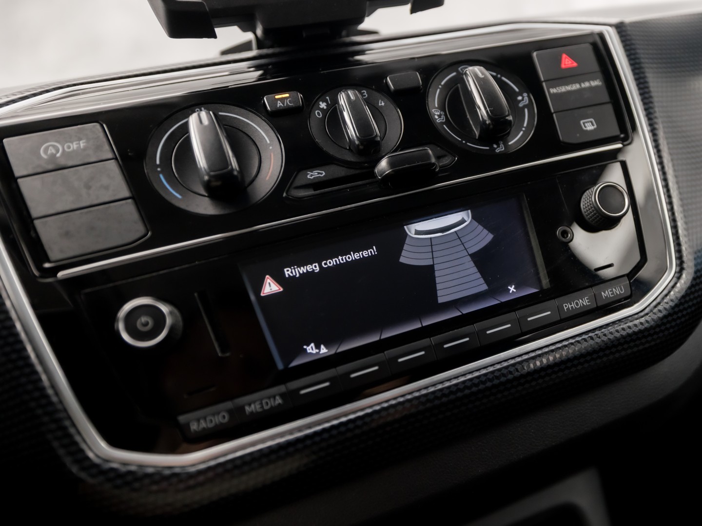 Volkswagen up! 1.0 Sport up! (AIRCO, 5 DEURS, CRUISE, PARKEERSENSOREN, GETINT GLAS, SPORTSTOELEN, LM VELGEN, NIEUWSTAAT)