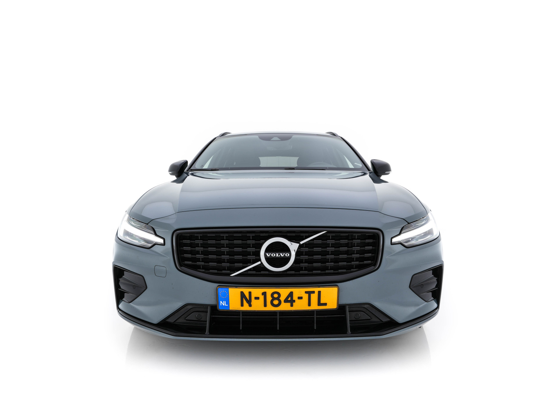 Volvo V60 2.0 B3 R-Design (INCL-BTW) *LEATHER-FABRIC | DIGI-COCKPIT | FULL-LED | MEMORY-PACK | HEATED-SPORTSEATS | LANE-ASSIST | NAVI-FULLMAP | CAMERA | DAB+ | PRIVACY-GLASS | ECC | PDC | TOWBAR | 19''ALU*