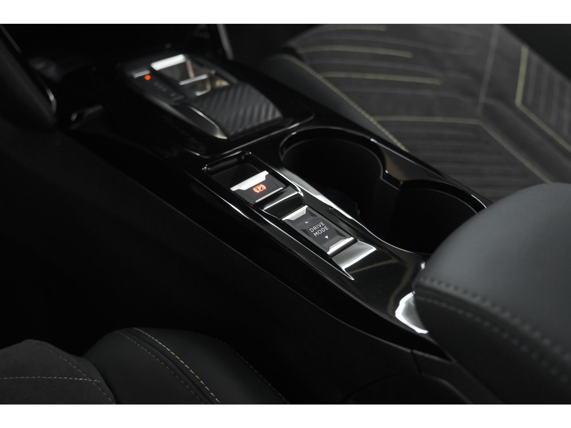 Peugeot 2008 PureTech 130 EAT8 GT | 360 Camera | Stoelmassage | Adaptieve Cruise Control | Dodehoekdetectie